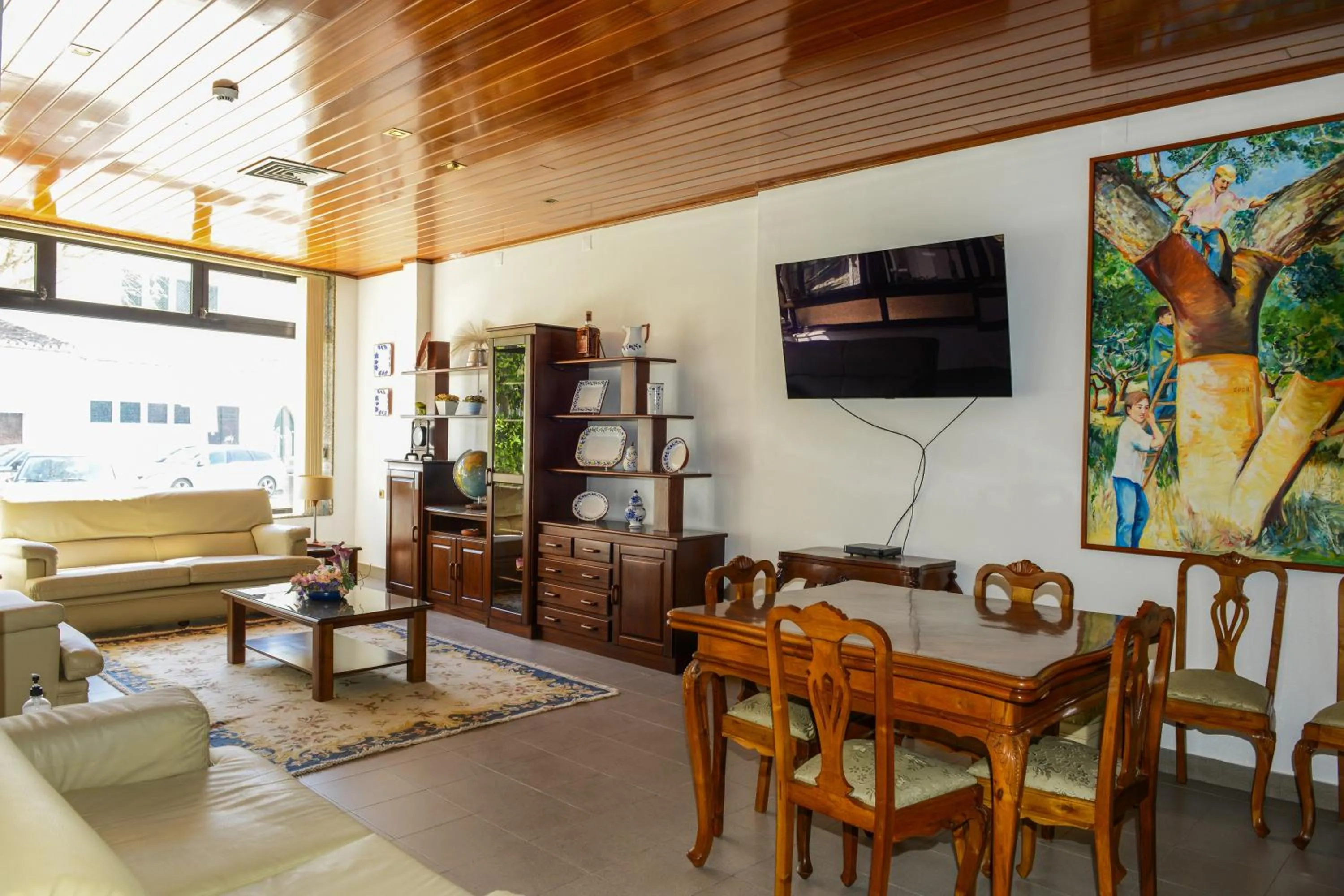 Communal lounge/ TV room in Estalagem Sequeira