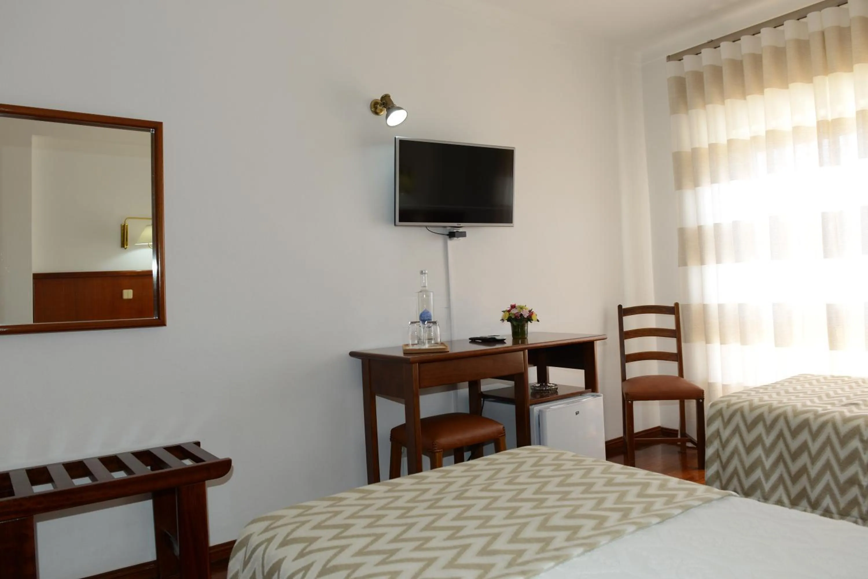 TV and multimedia, Bed in Estalagem Sequeira