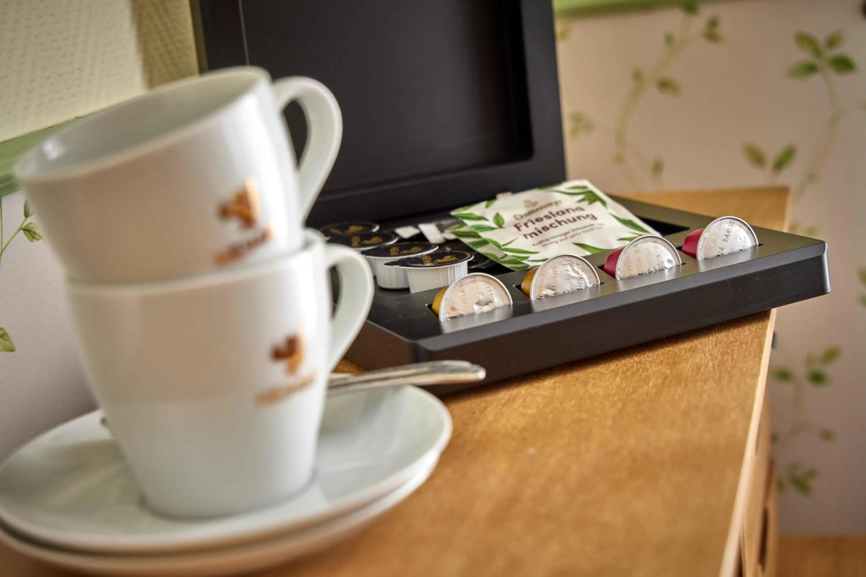 Coffee/tea facilities in Inselhotel VierJahreszeiten