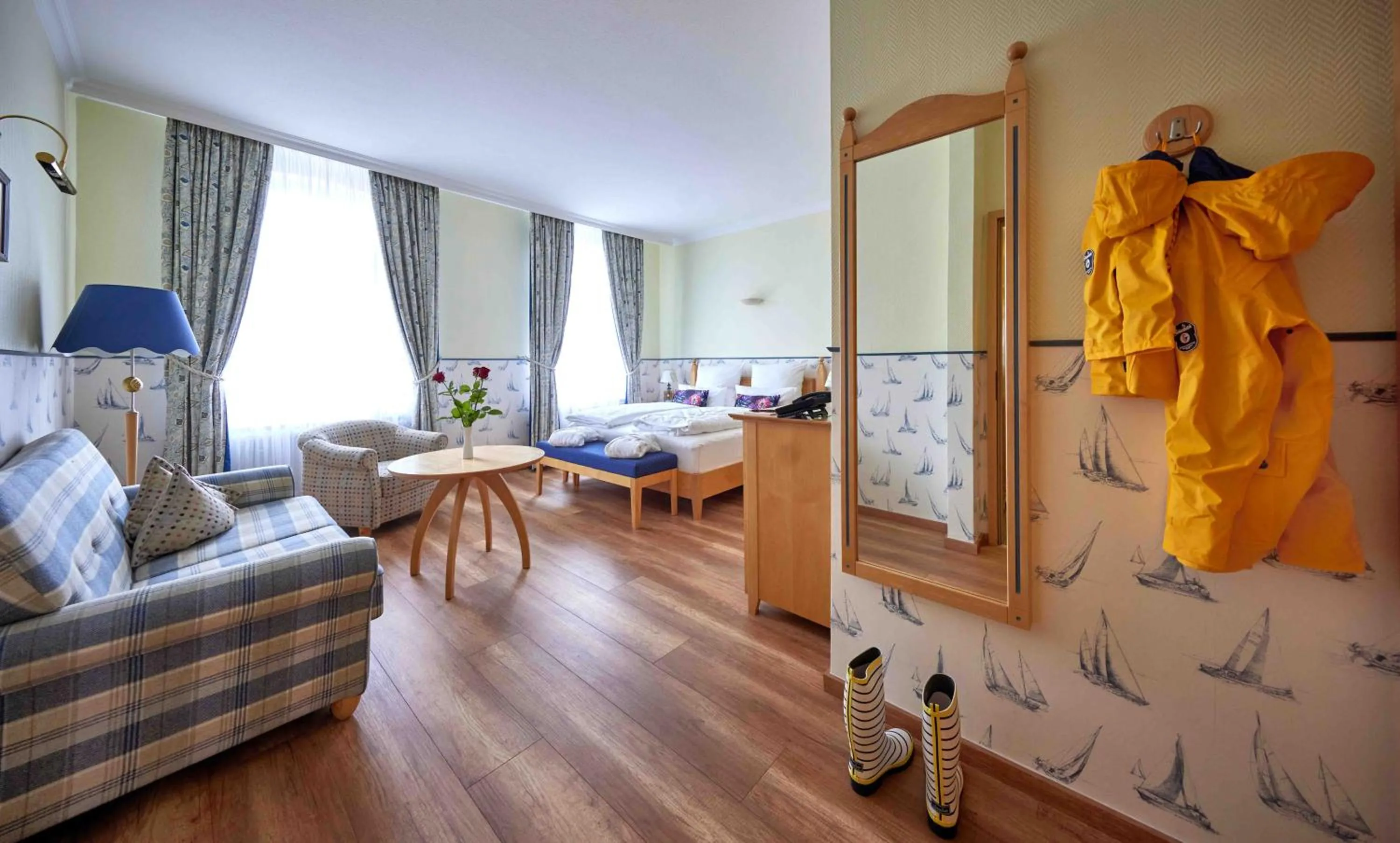 Photo of the whole room, Bed in Inselhotel VierJahreszeiten