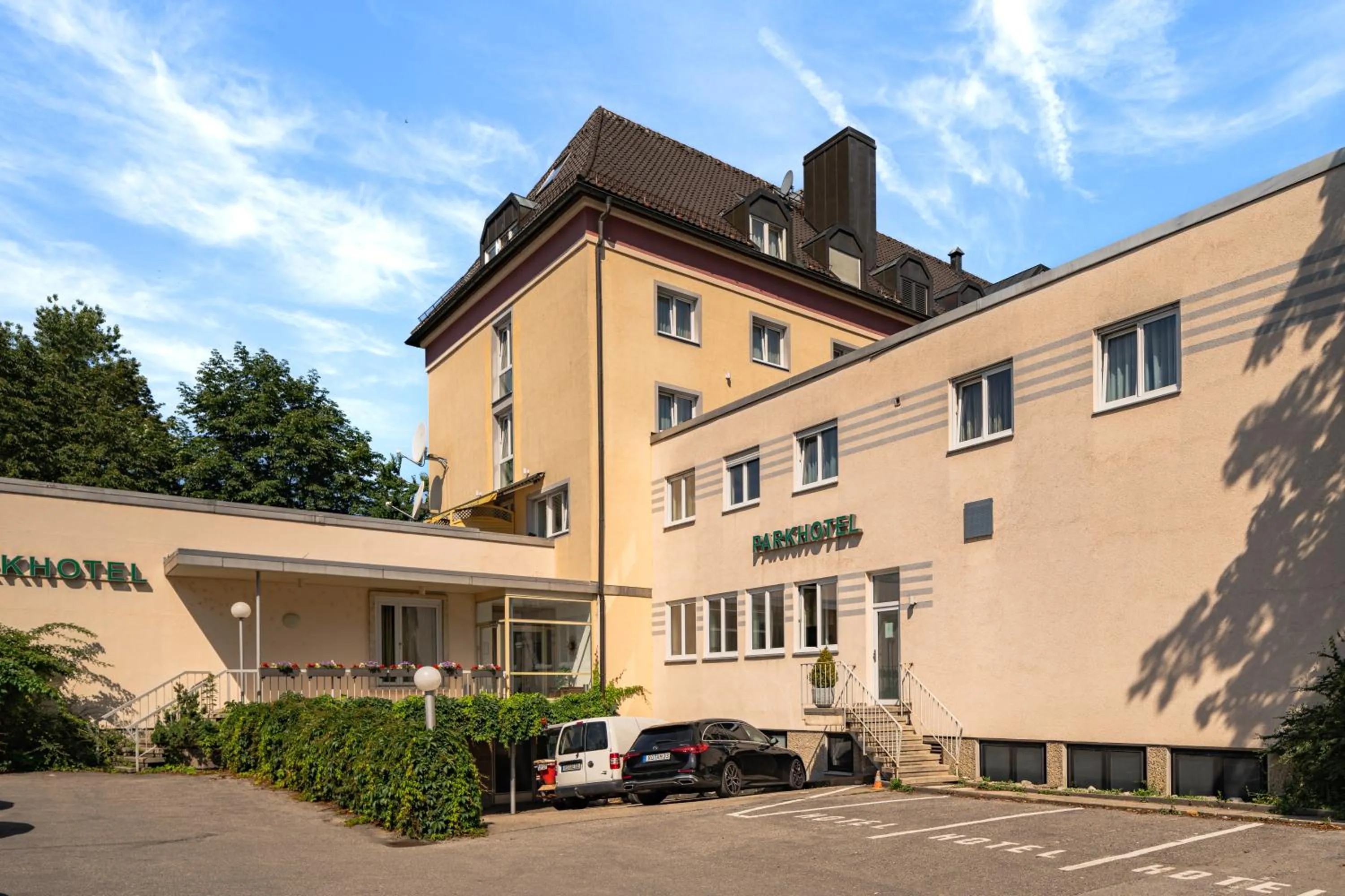 Property building in Parkhotel Crombach