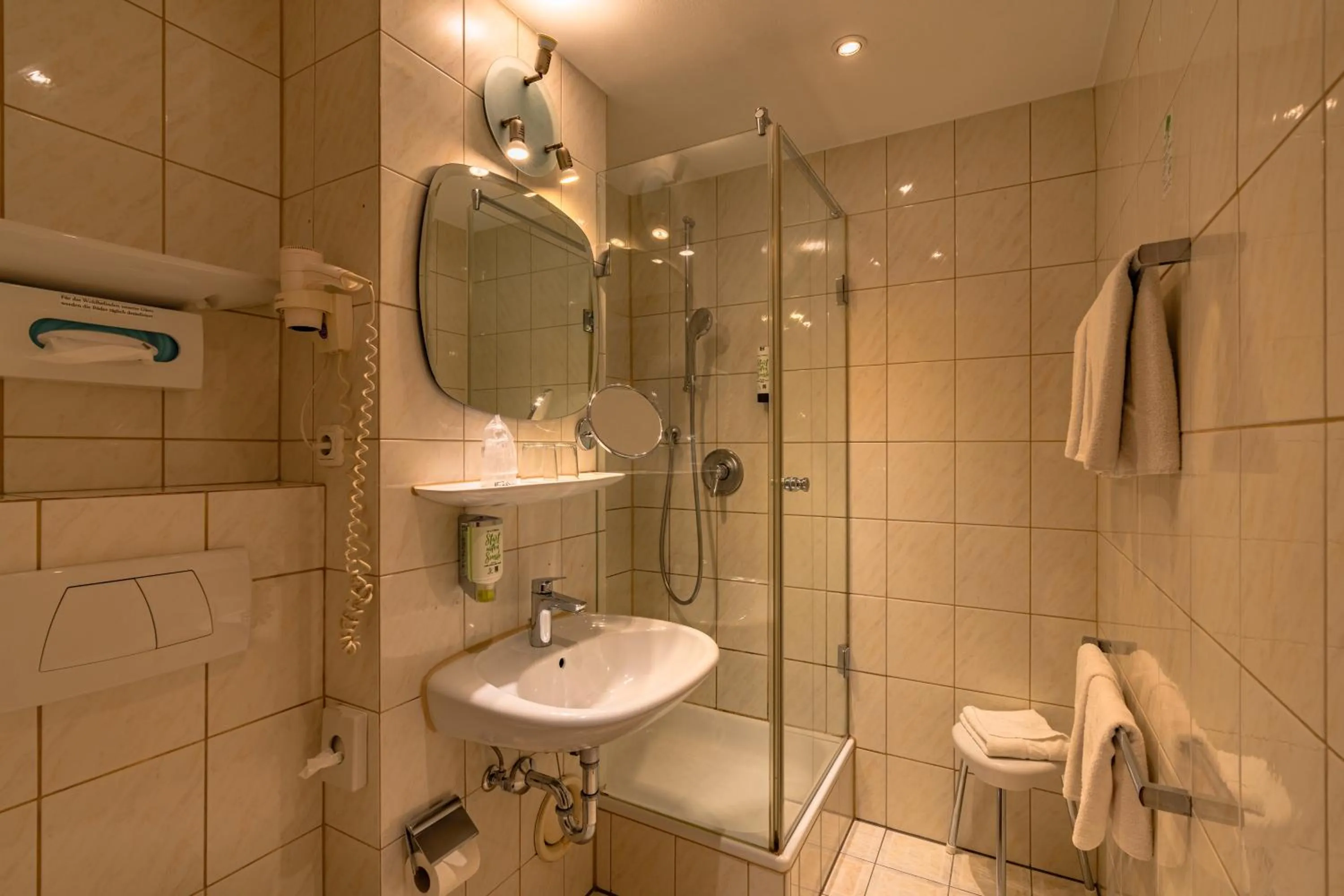 Shower in Parkhotel Crombach