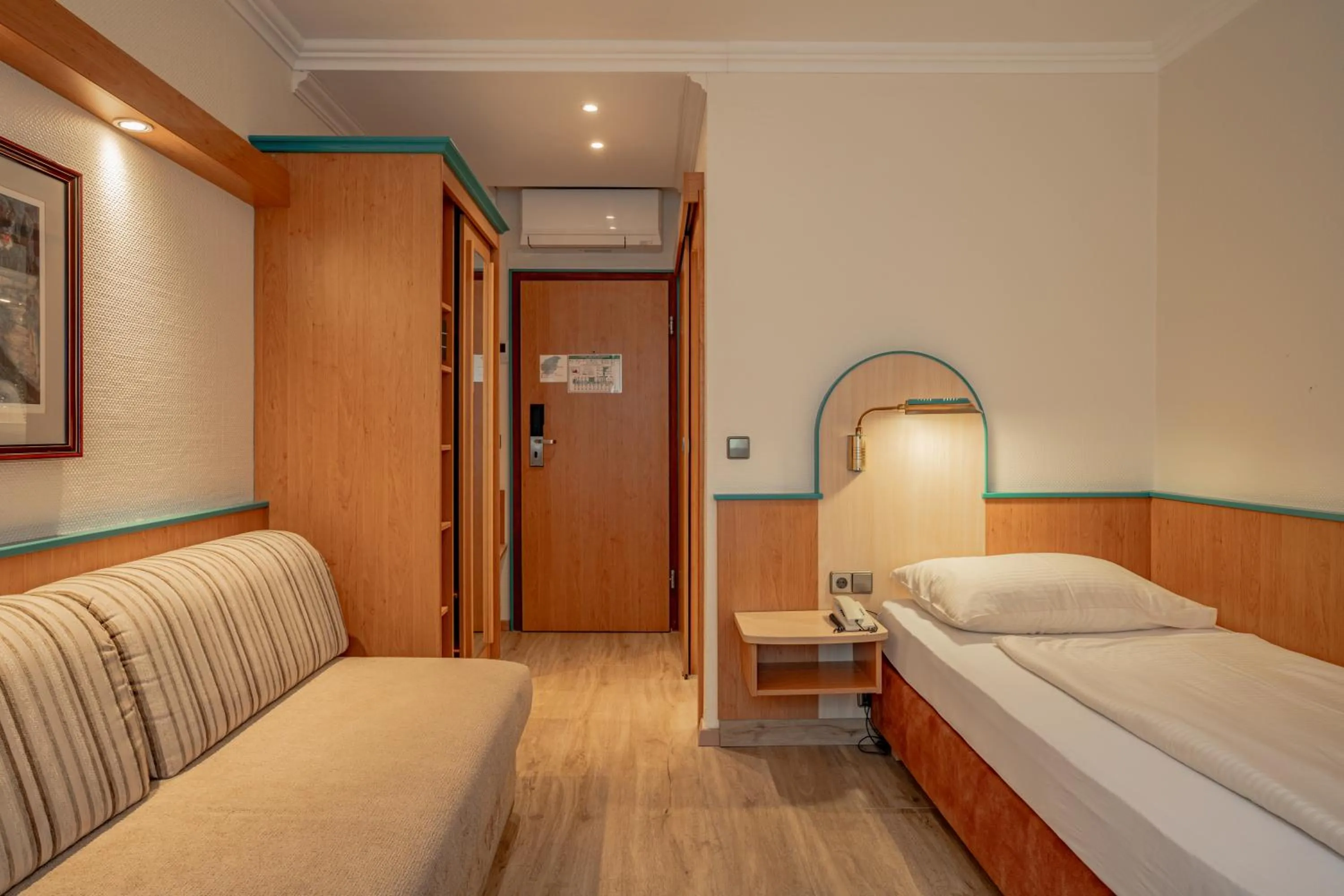 Bed in Parkhotel Crombach