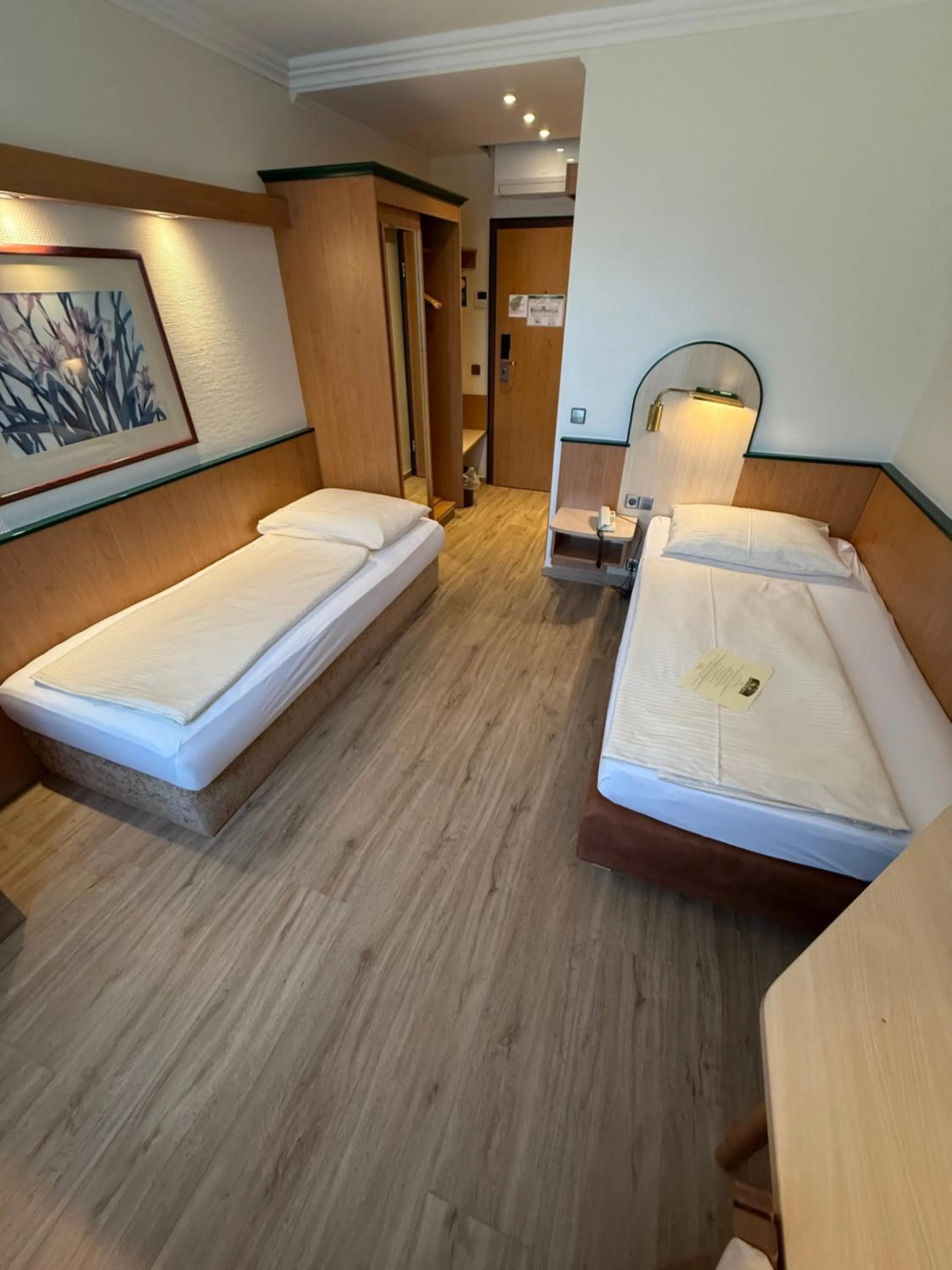 Bed in Parkhotel Crombach