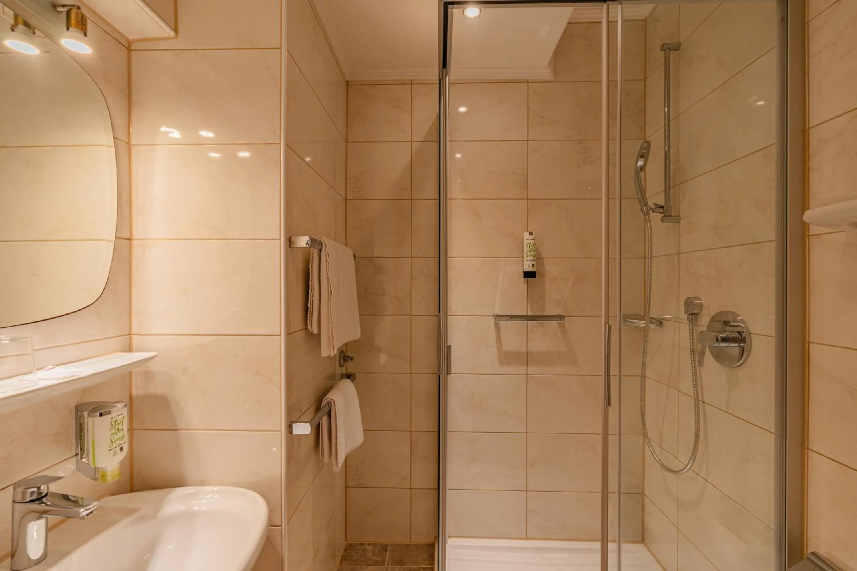 Shower in Parkhotel Crombach