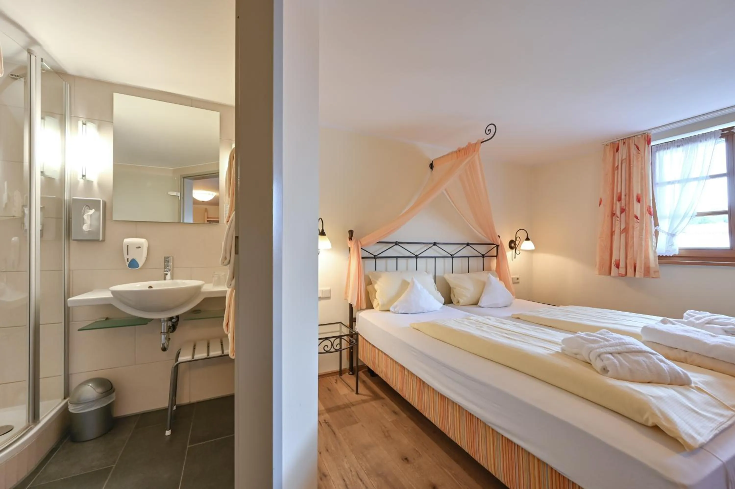 Bed in Hotel Weinbauer