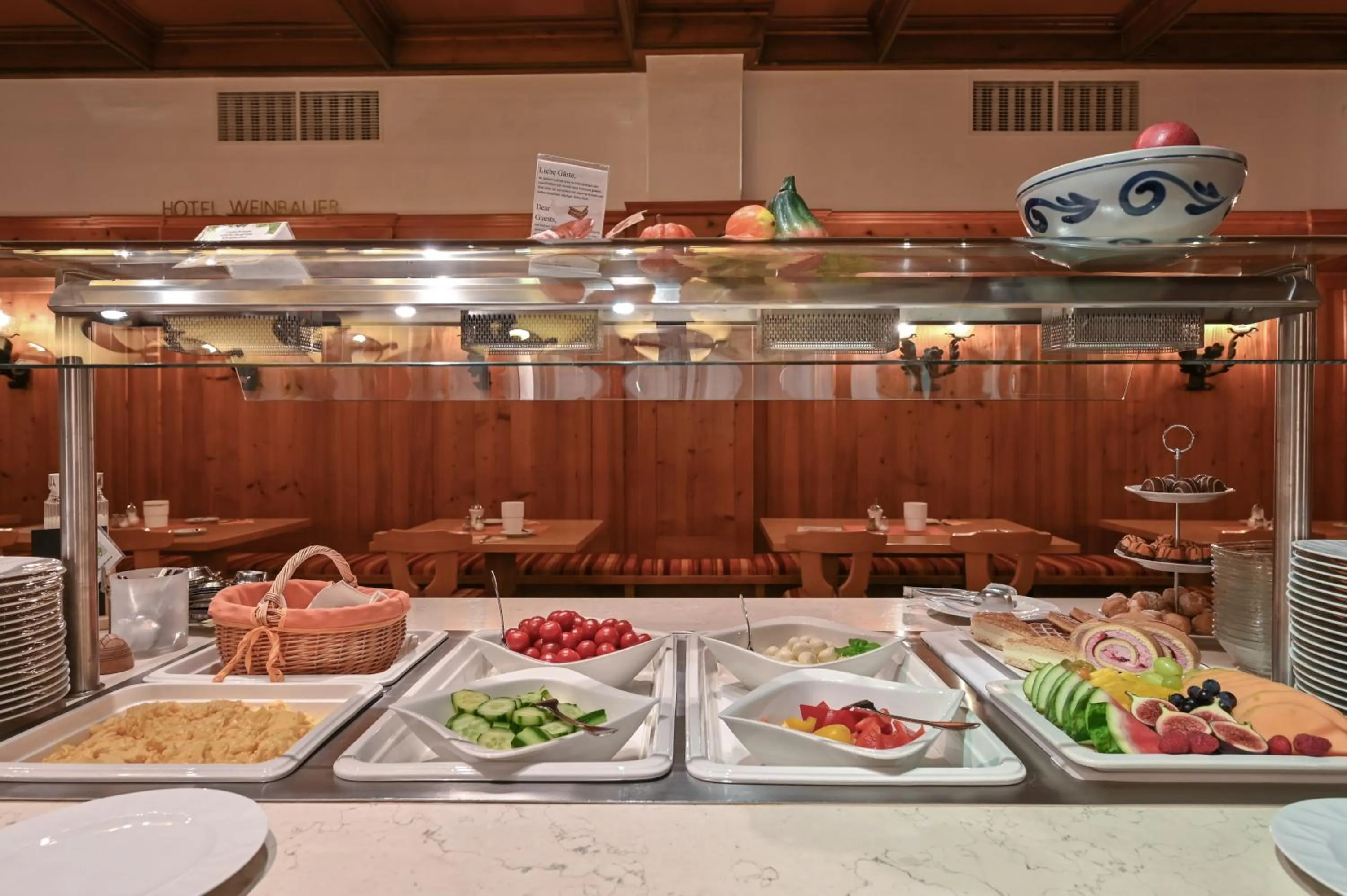 Breakfast in Hotel Weinbauer