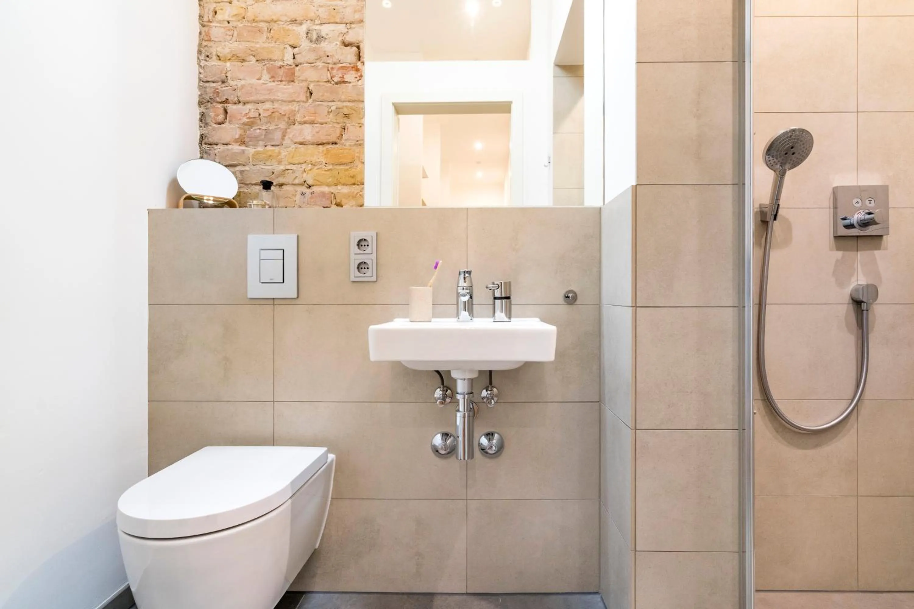 Shower in BENSIMON apartments Mitte/Wedding