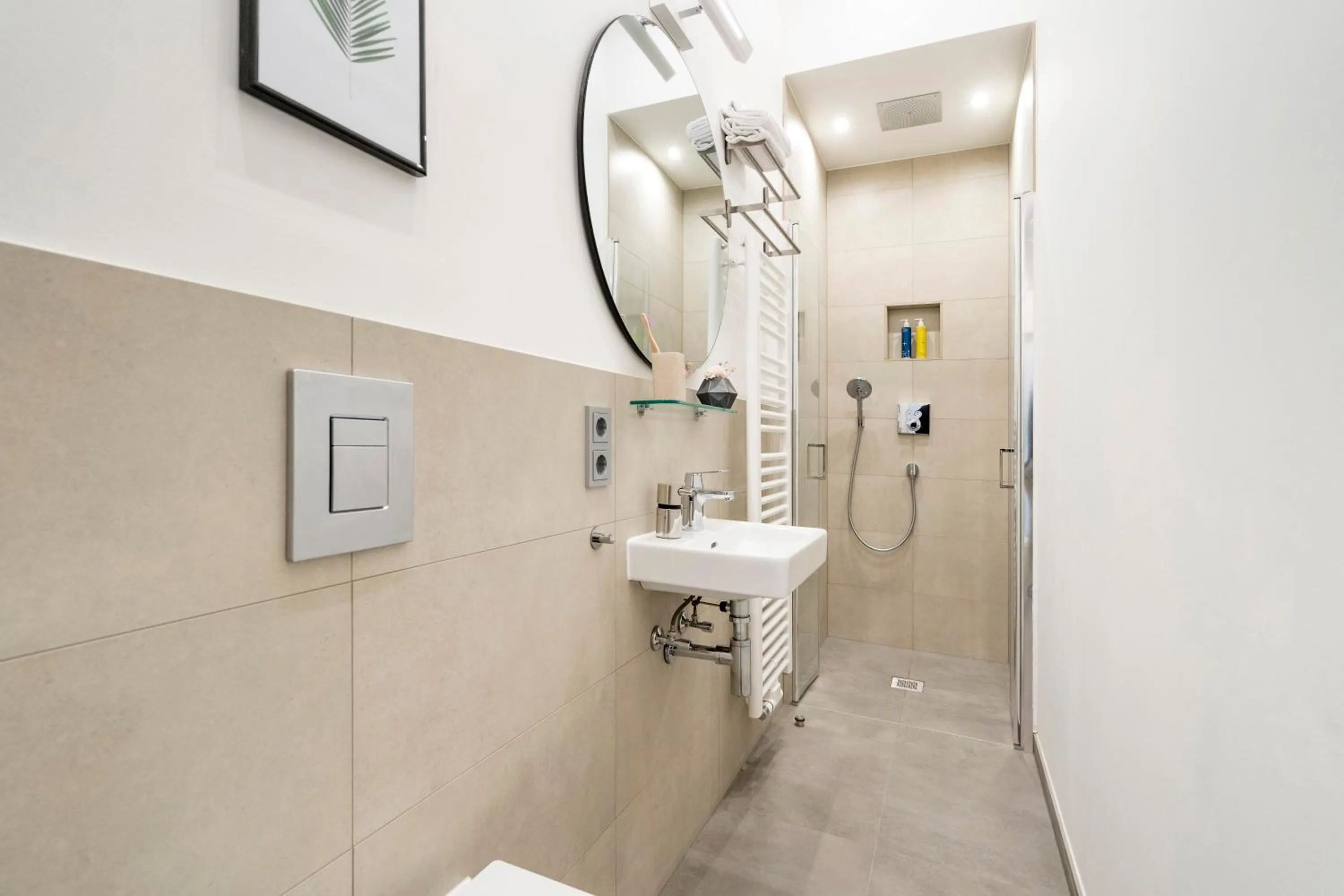 Shower in BENSIMON apartments Mitte/Wedding