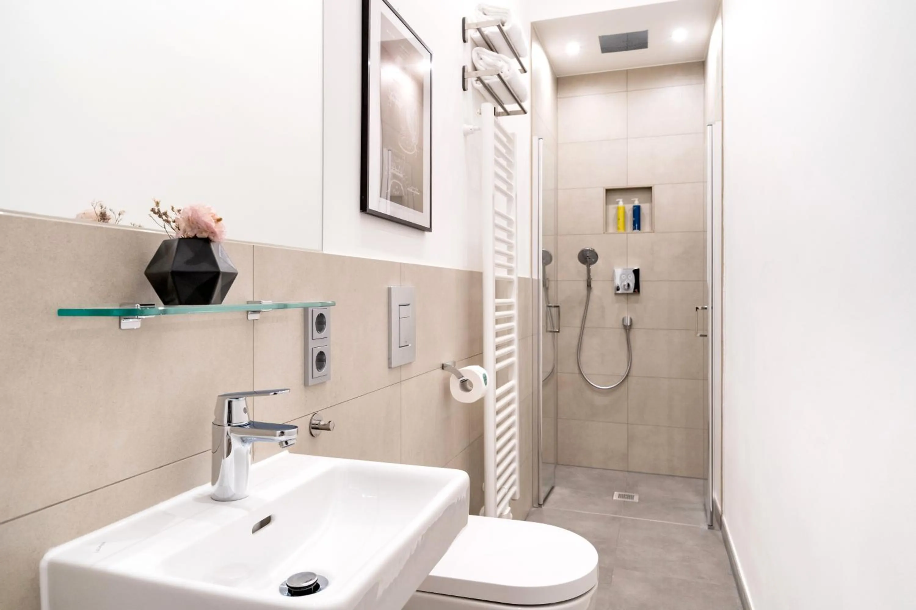 Bathroom in BENSIMON apartments Mitte/Wedding