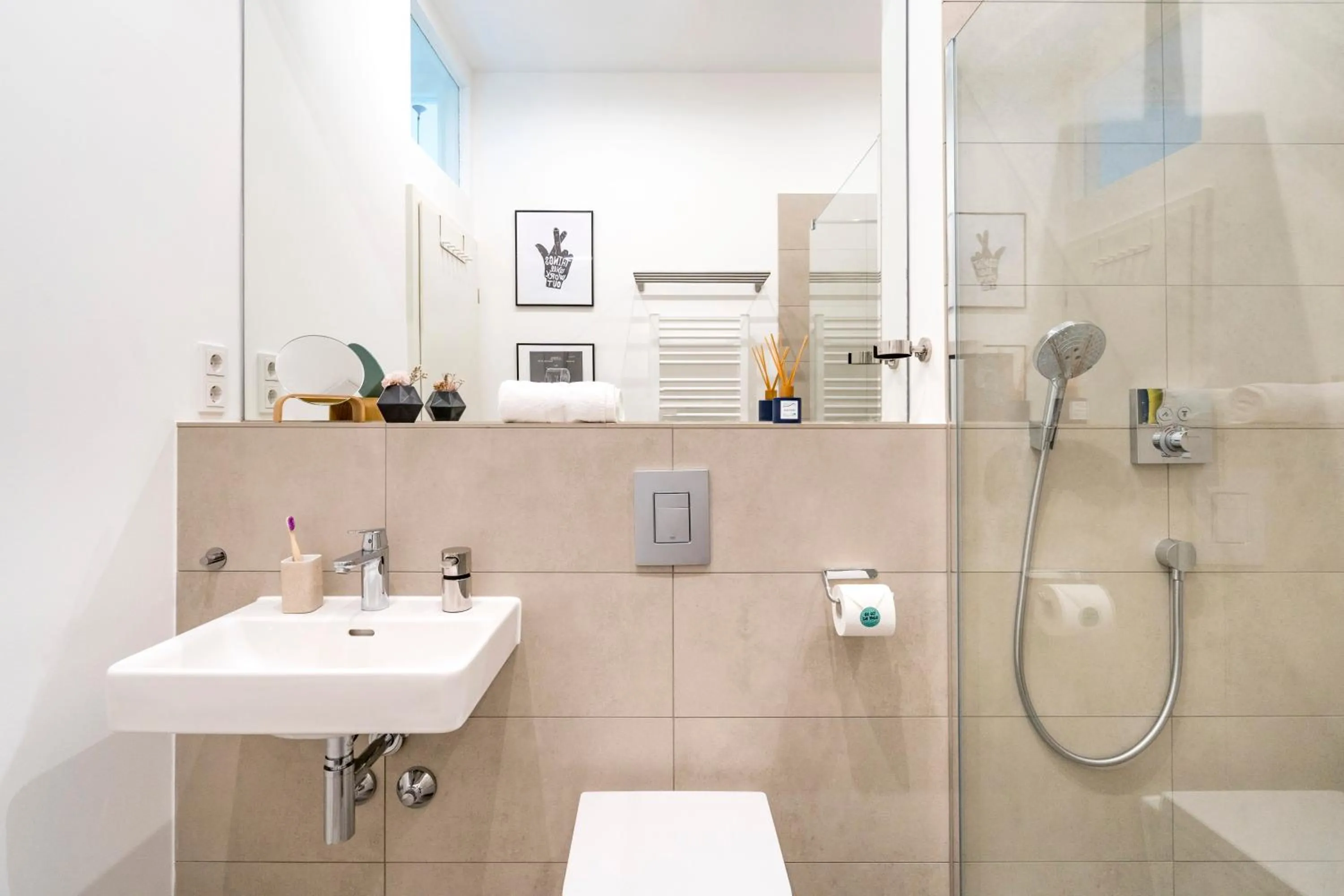 Shower in BENSIMON apartments Mitte/Wedding