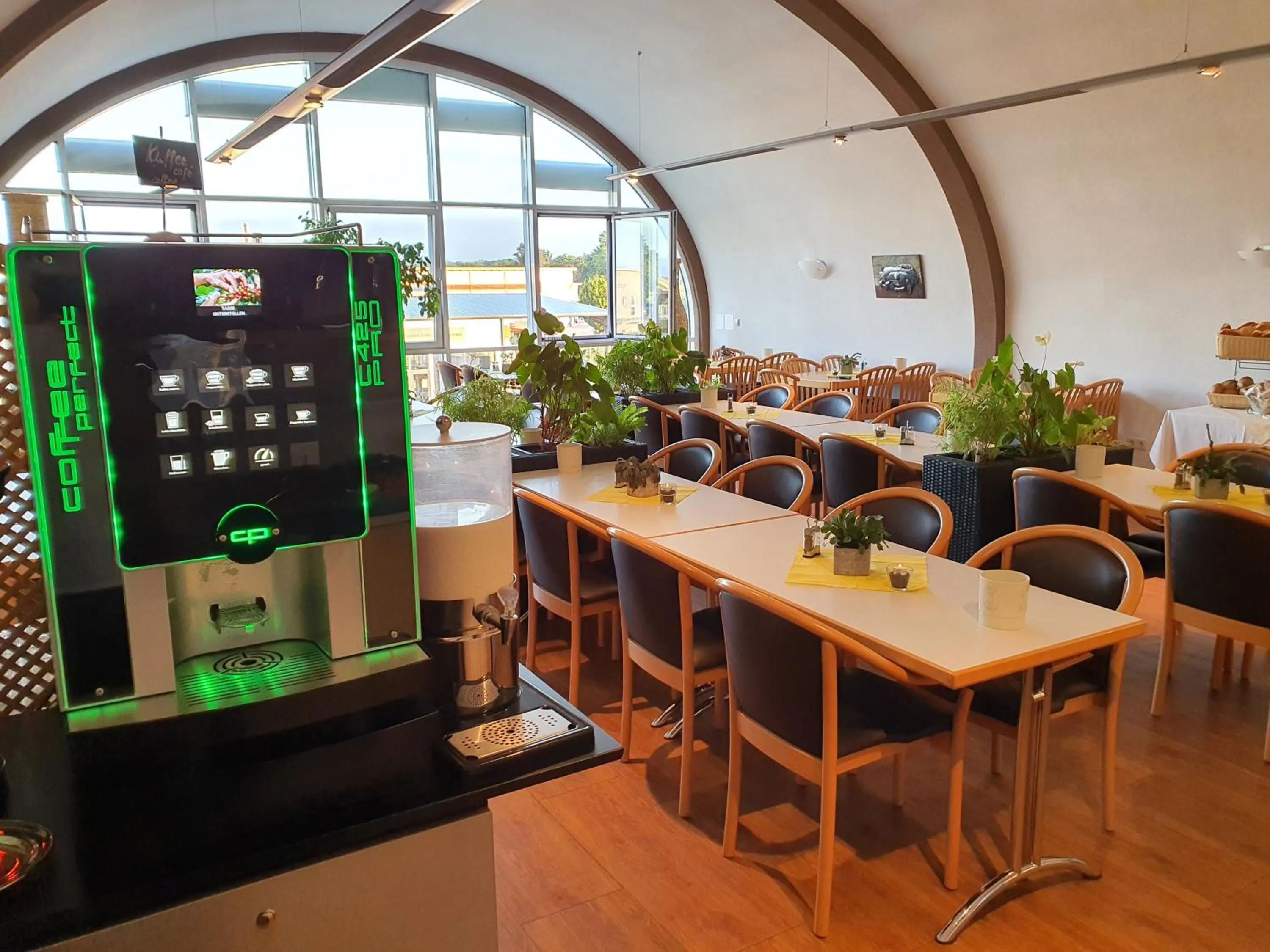 Breakfast in Hotel SunParc - SHUTTLE zum Europa-Park Rust 4km & Rulantica 2km