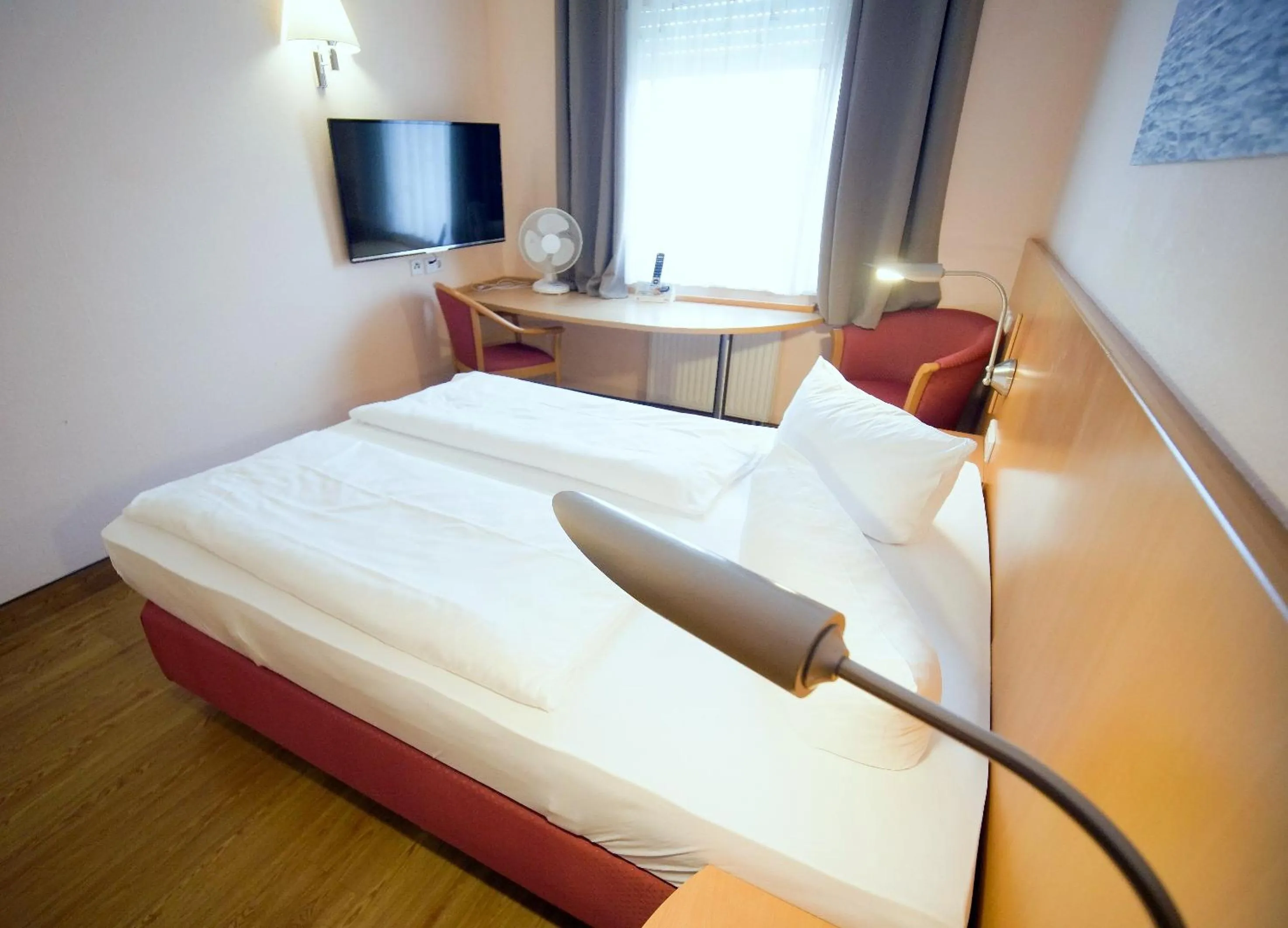 Bed in Hotel SunParc - SHUTTLE zum Europa-Park Rust 4km & Rulantica 2km