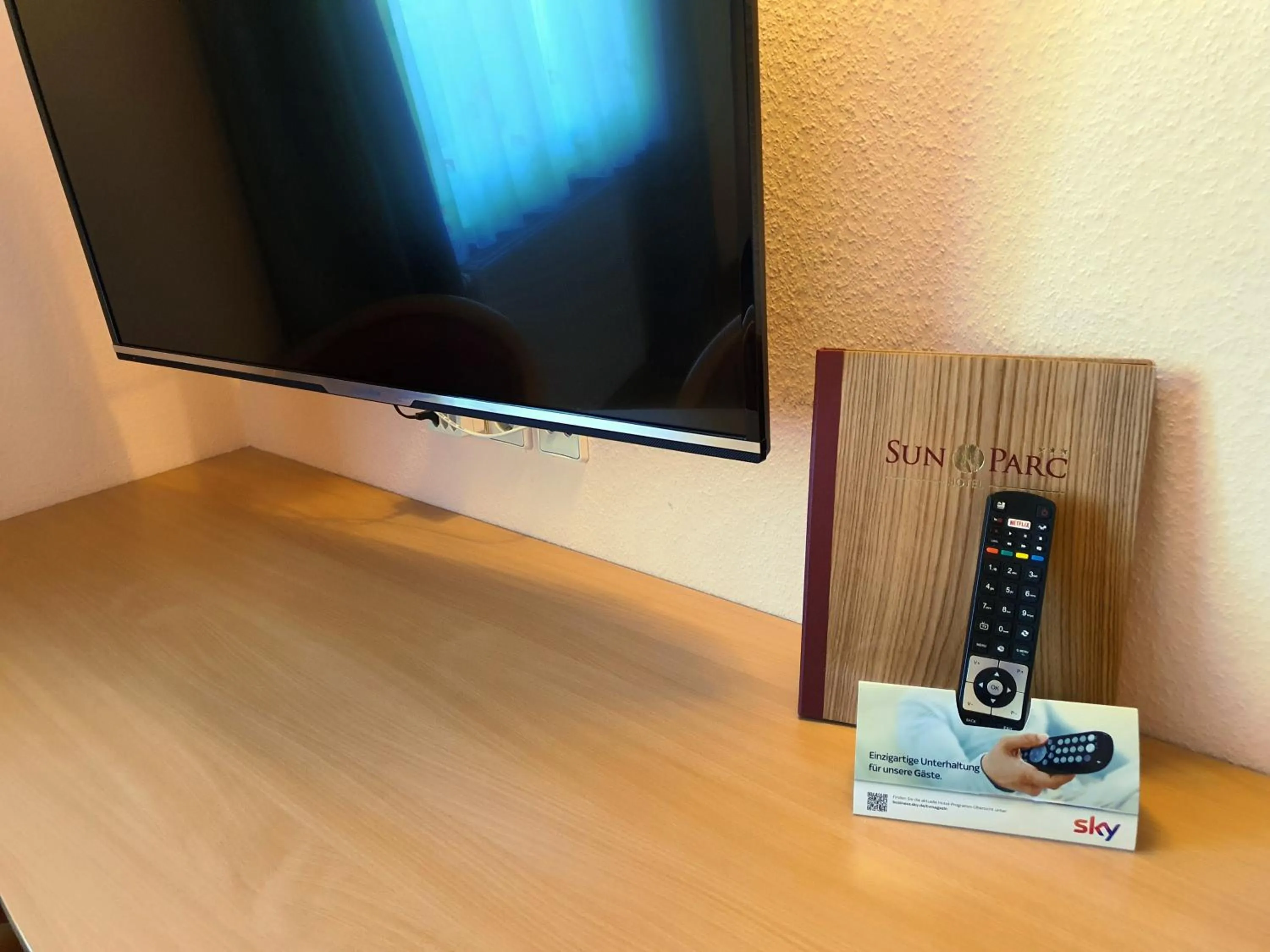 TV and multimedia in Hotel SunParc - SHUTTLE zum Europa-Park Rust 4km & Rulantica 2km