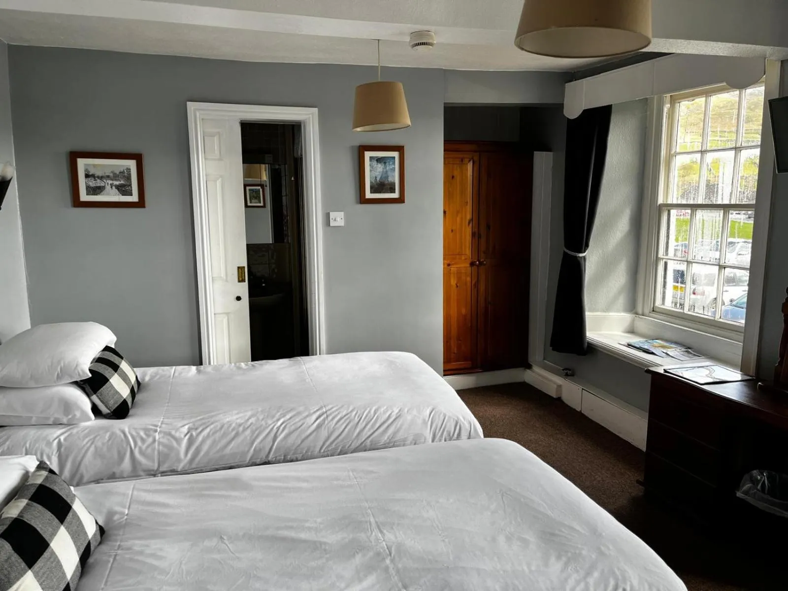 Bedroom, Bed in Black Bull Hotel