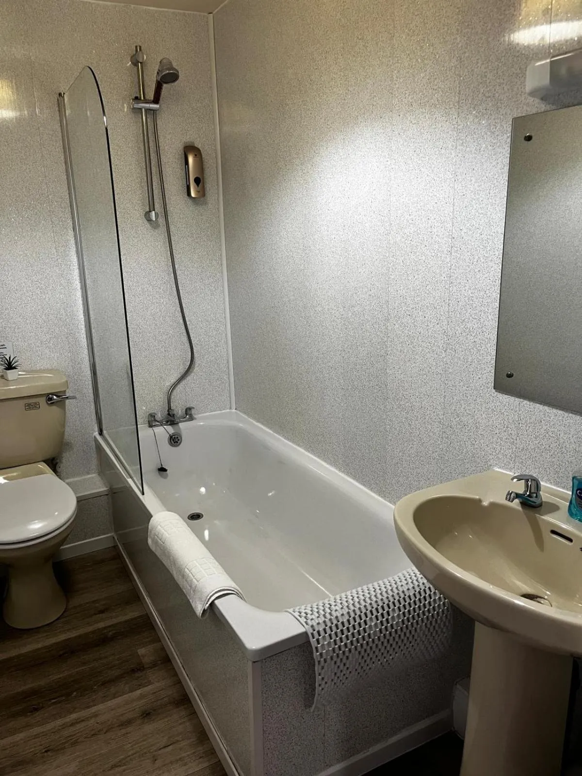 Bathroom in Black Bull Hotel