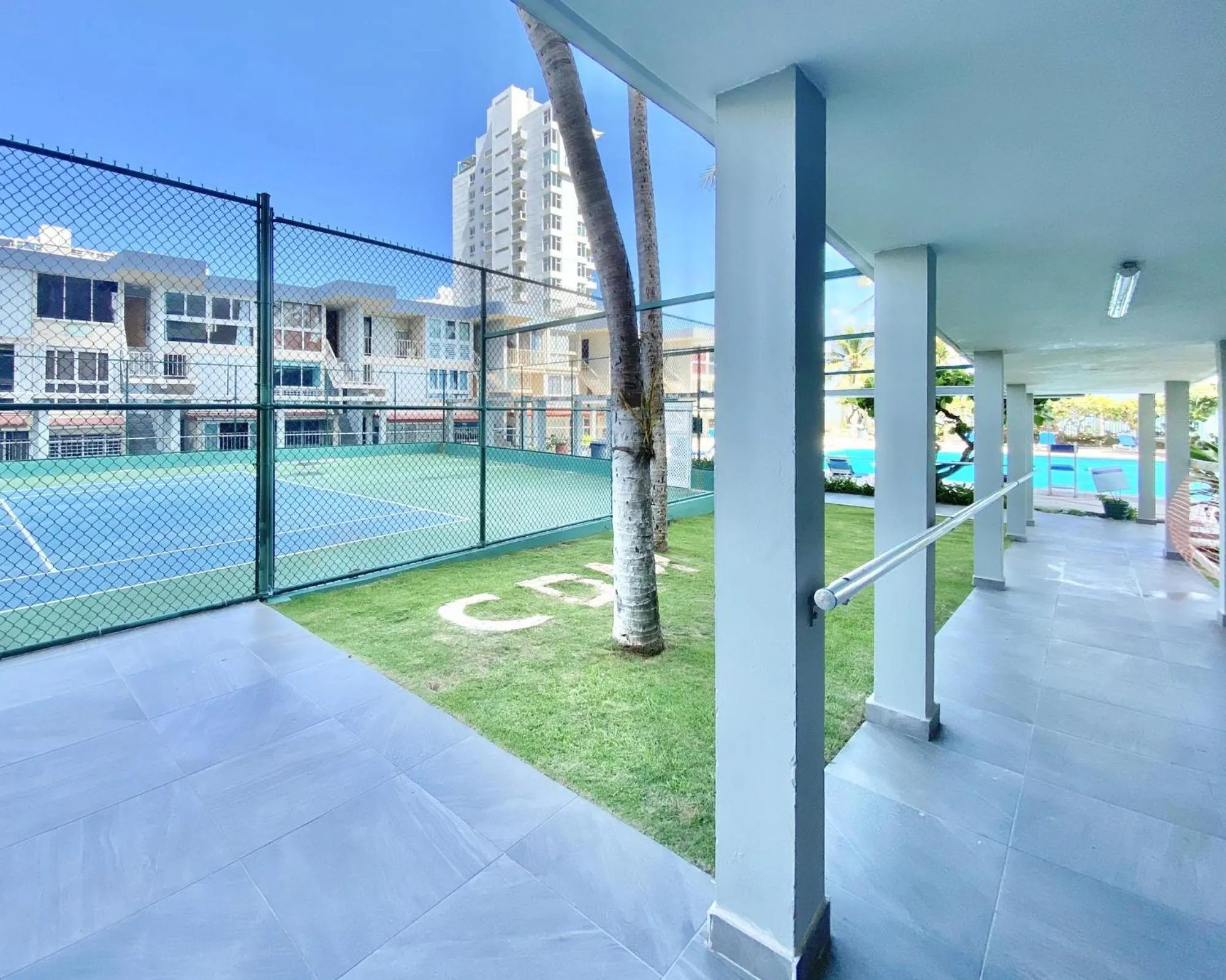KASA El Sol by the Sea with Pool and Parking