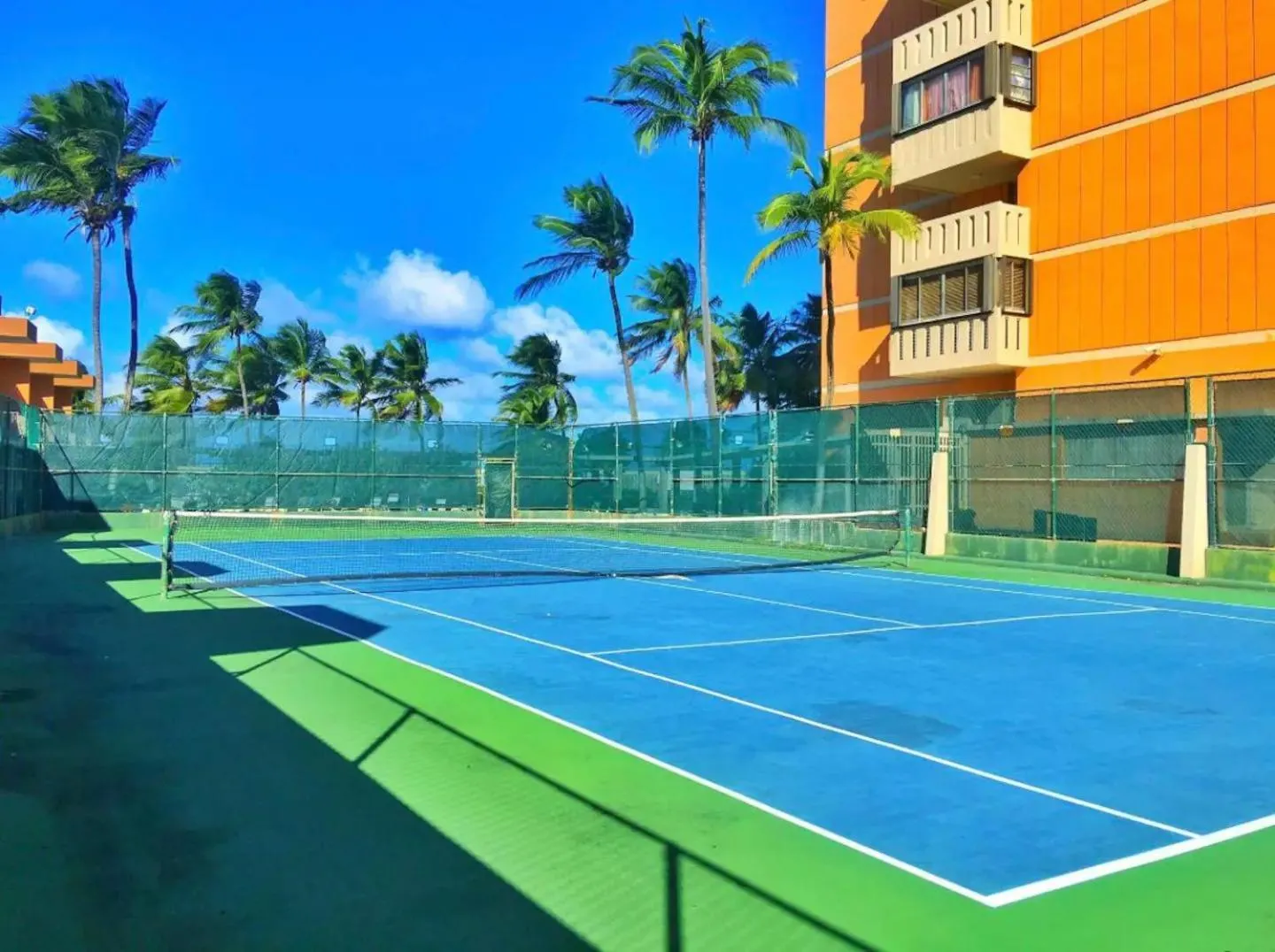 KASA El Sol by the Sea with Pool and Parking