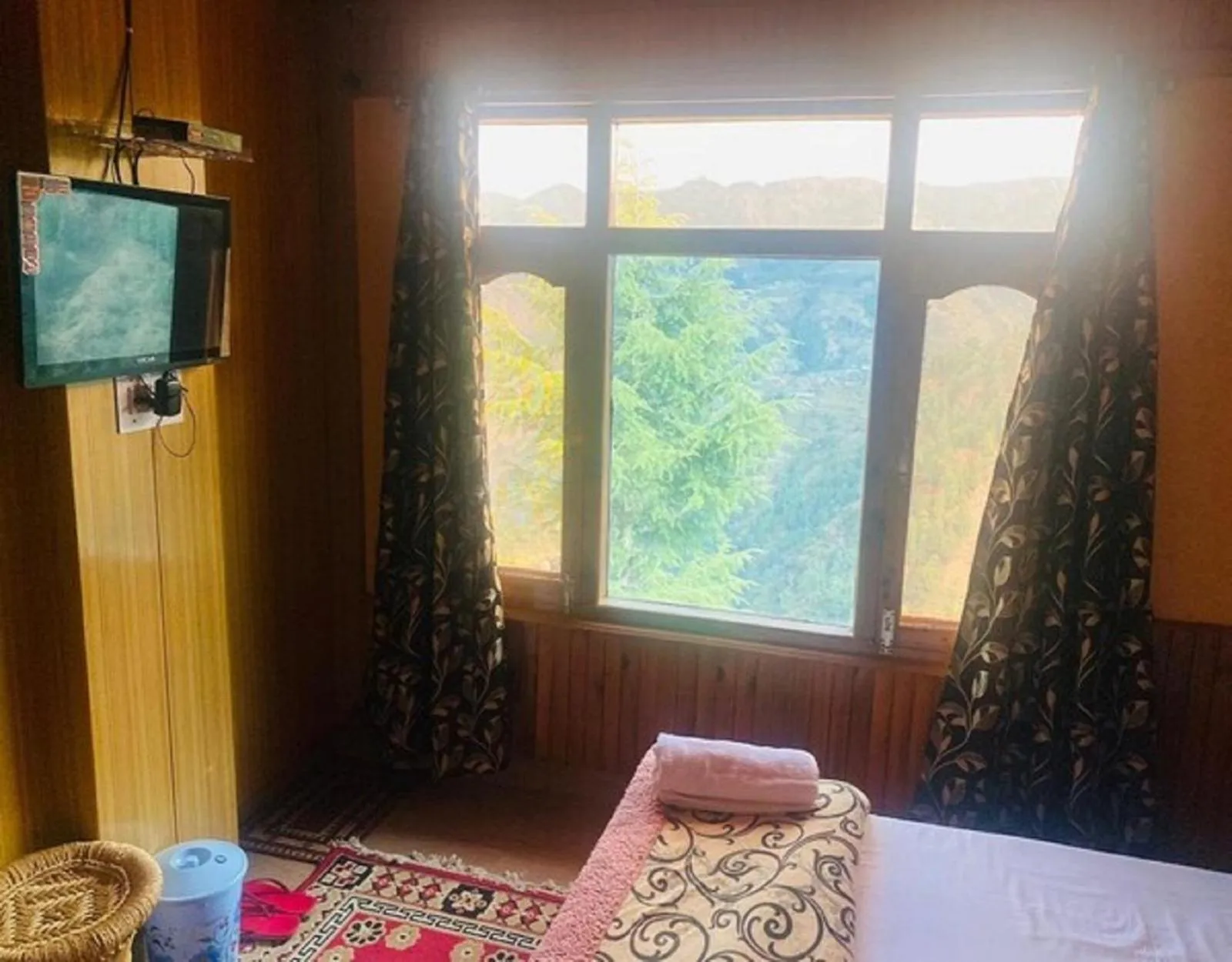 Communal lounge/ TV room, Bed in Galaxy Inn by StayApart