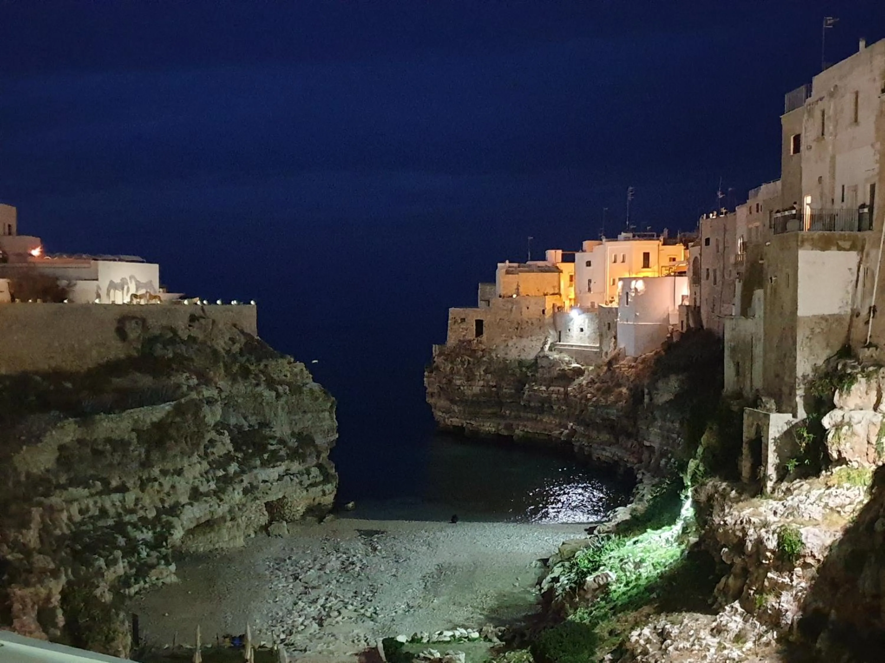 Property building in White Suite Polignano 08
