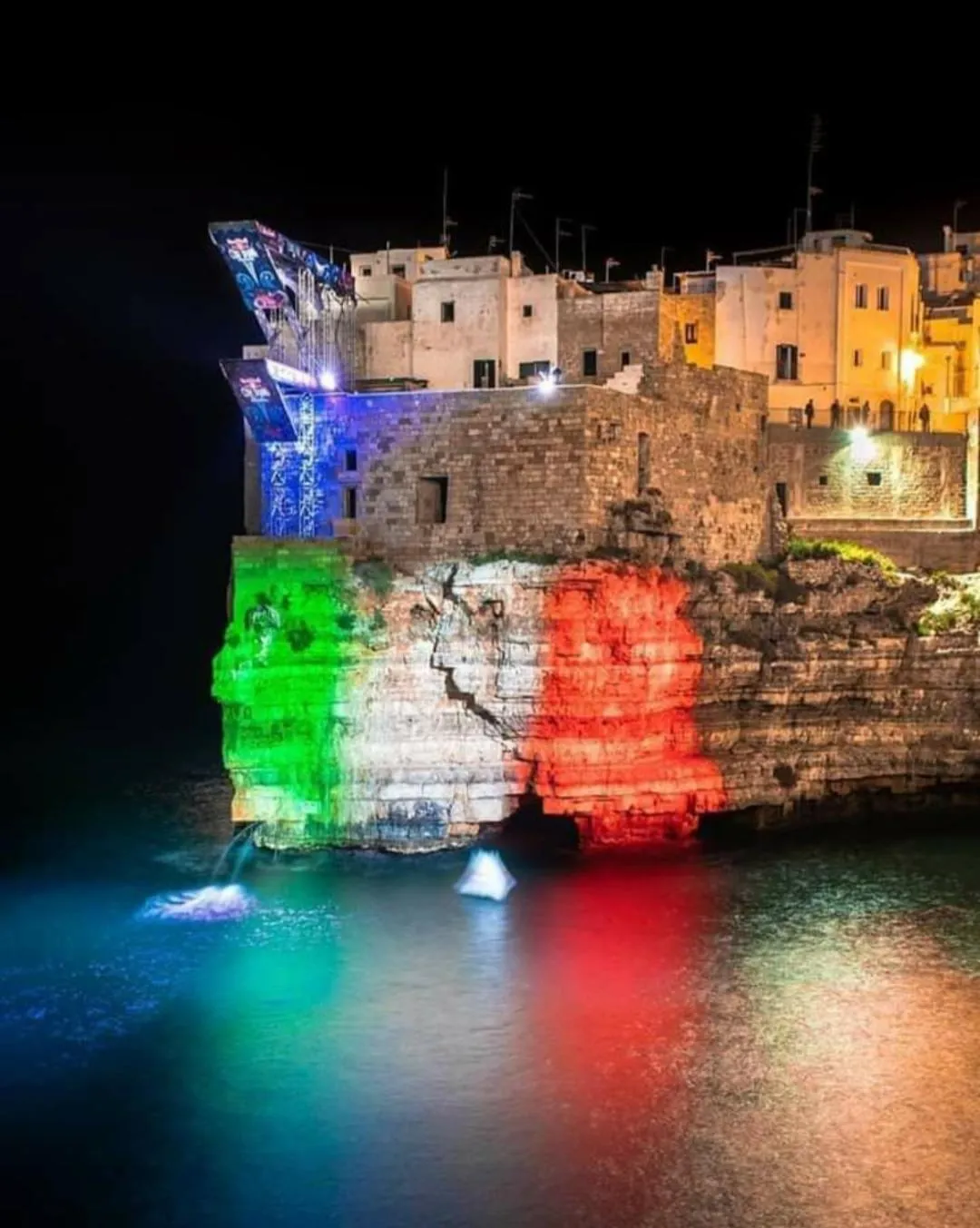 Property building in White Suite Polignano 08