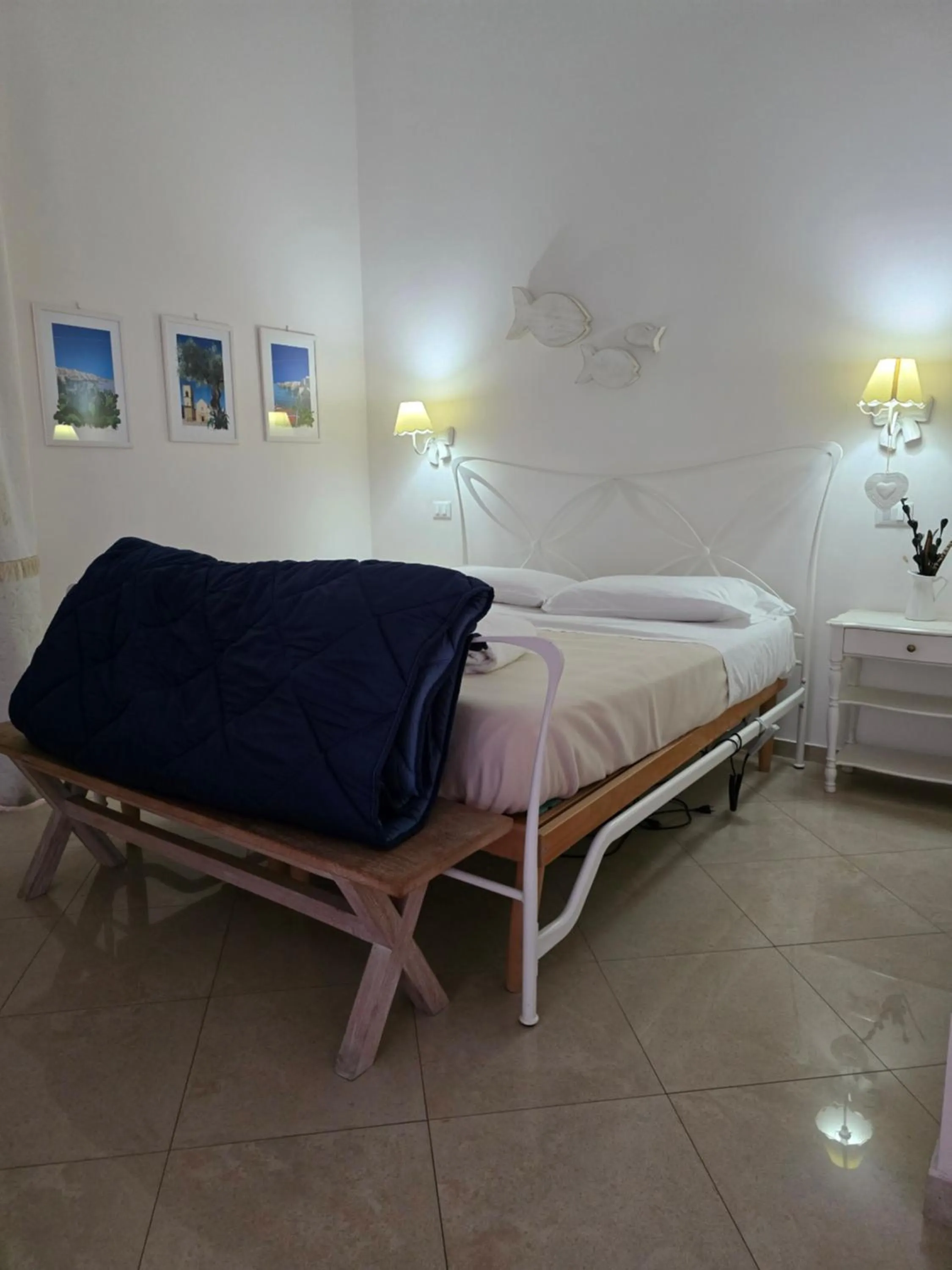Bed in White Suite Polignano 08