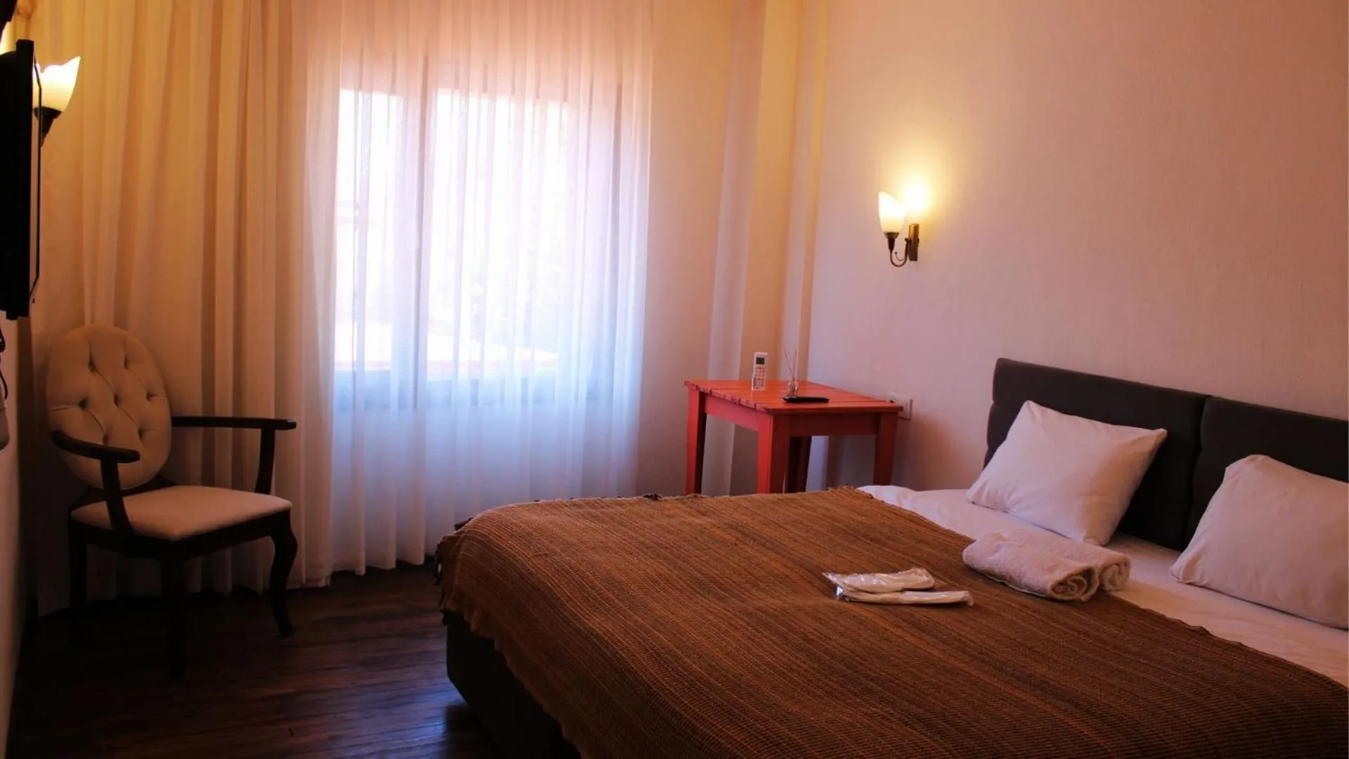 Bed in Pir Efes Konakları