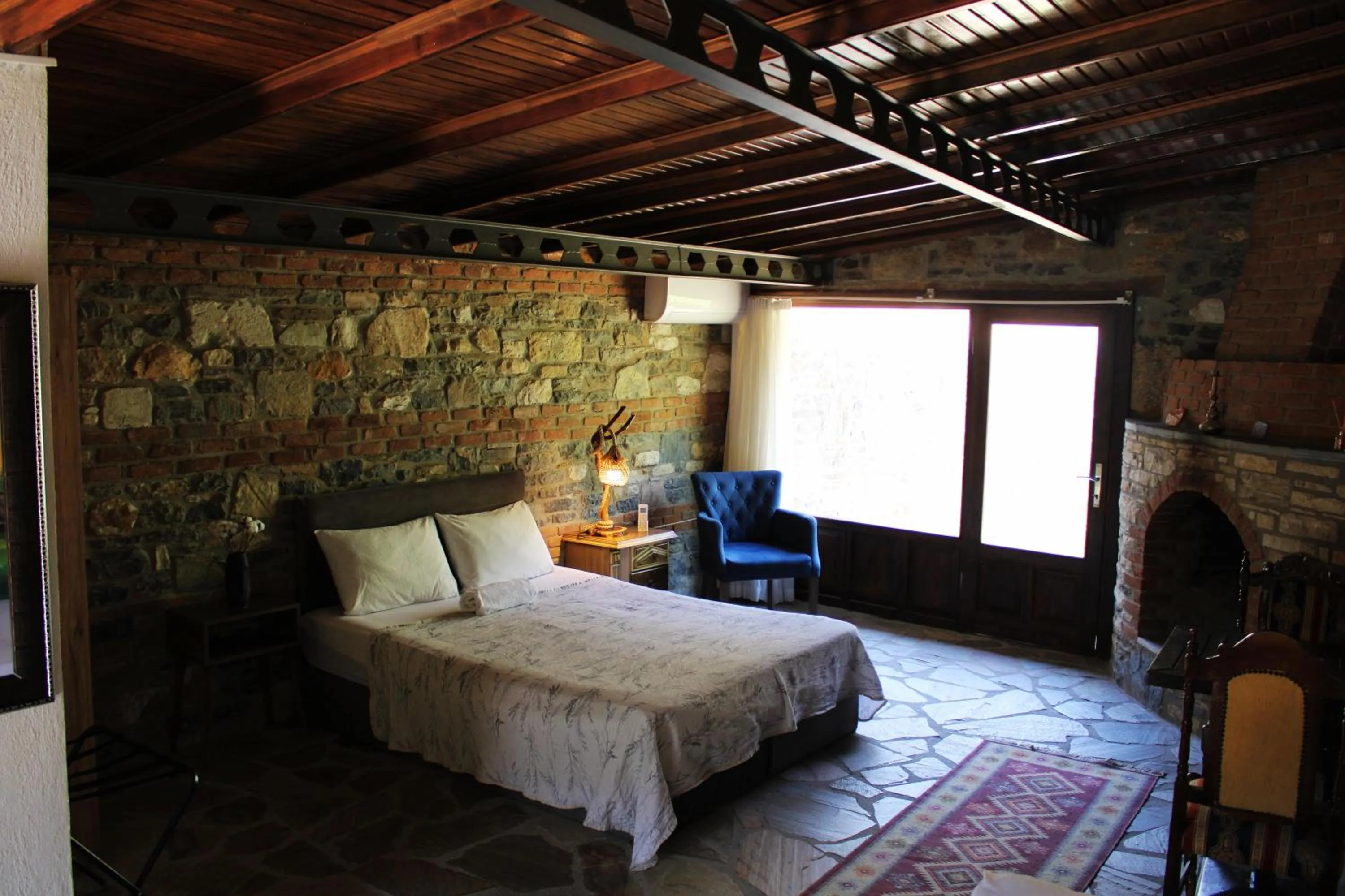 Photo of the whole room in Pir Efes Konakları