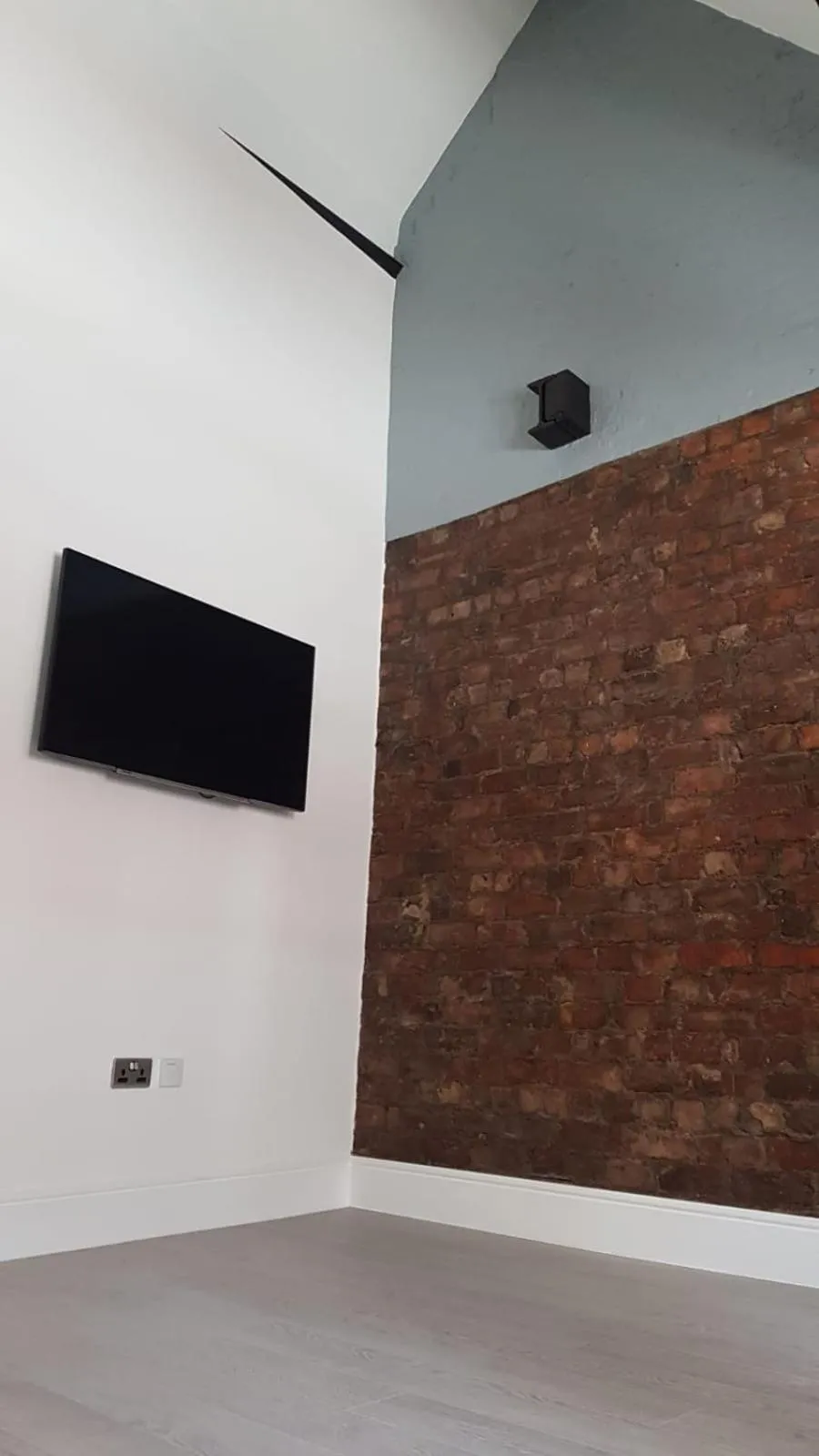 TV and multimedia in 16 Queen Avenue Collection by Happy Days