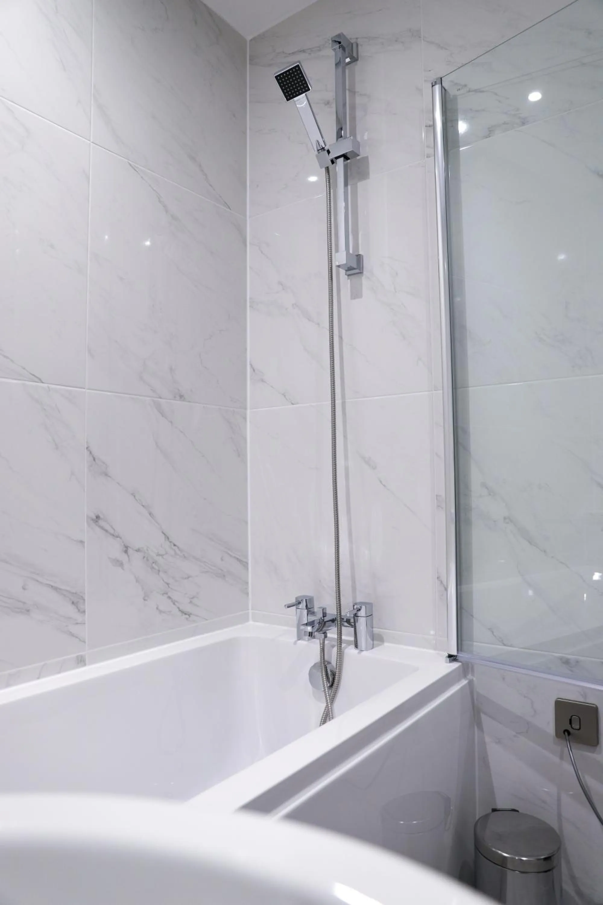 Shower in 16 Queen Avenue Collection by Happy Days