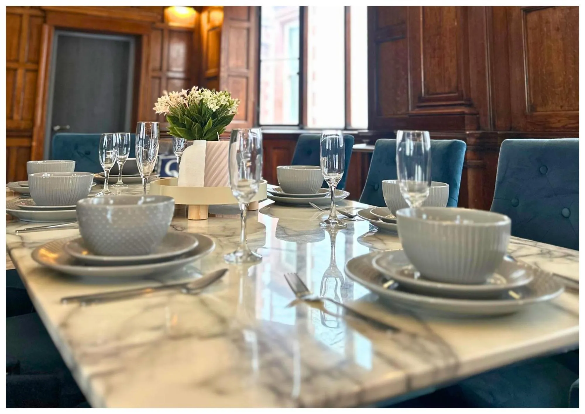 Dining area in 16 Queen Avenue Collection by Happy Days