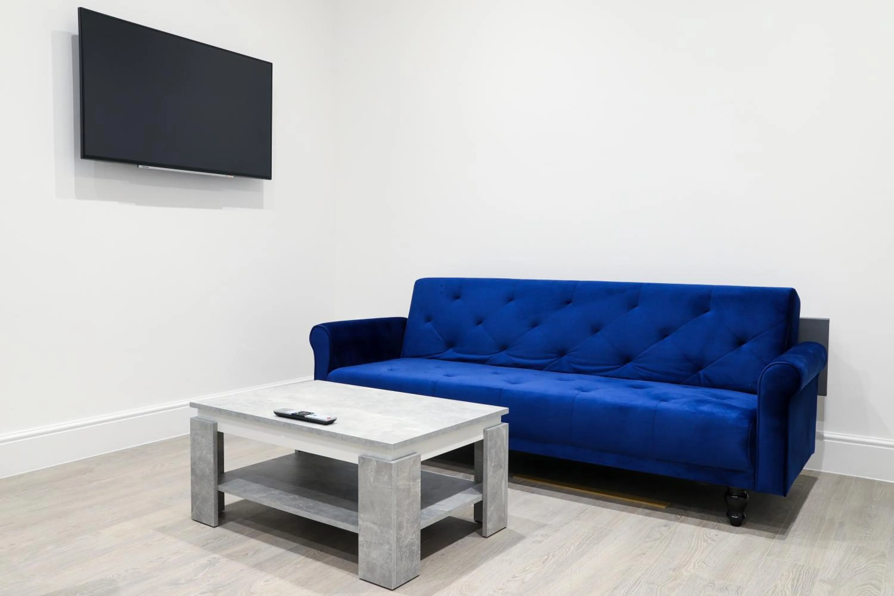 TV and multimedia in 16 Queen Avenue Collection by Happy Days