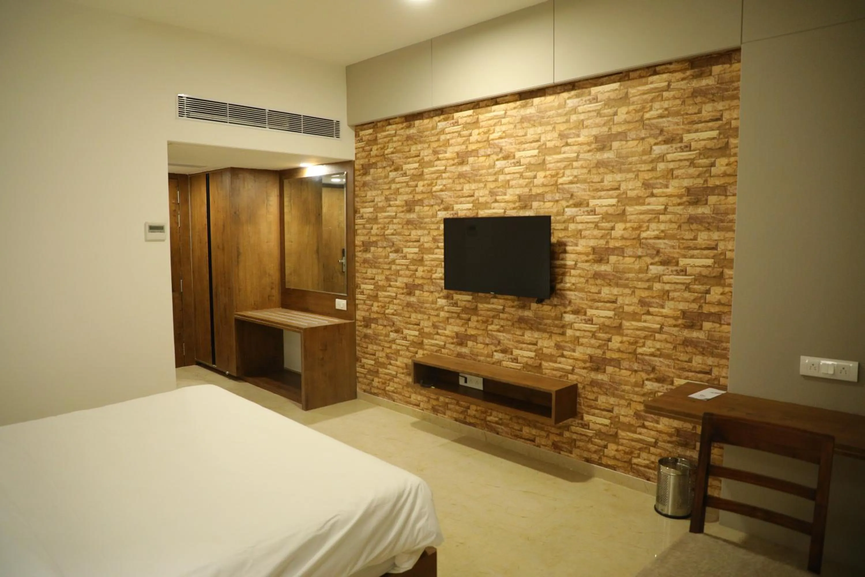 Photo of the whole room, Bed in VITS The Somnath Gateway