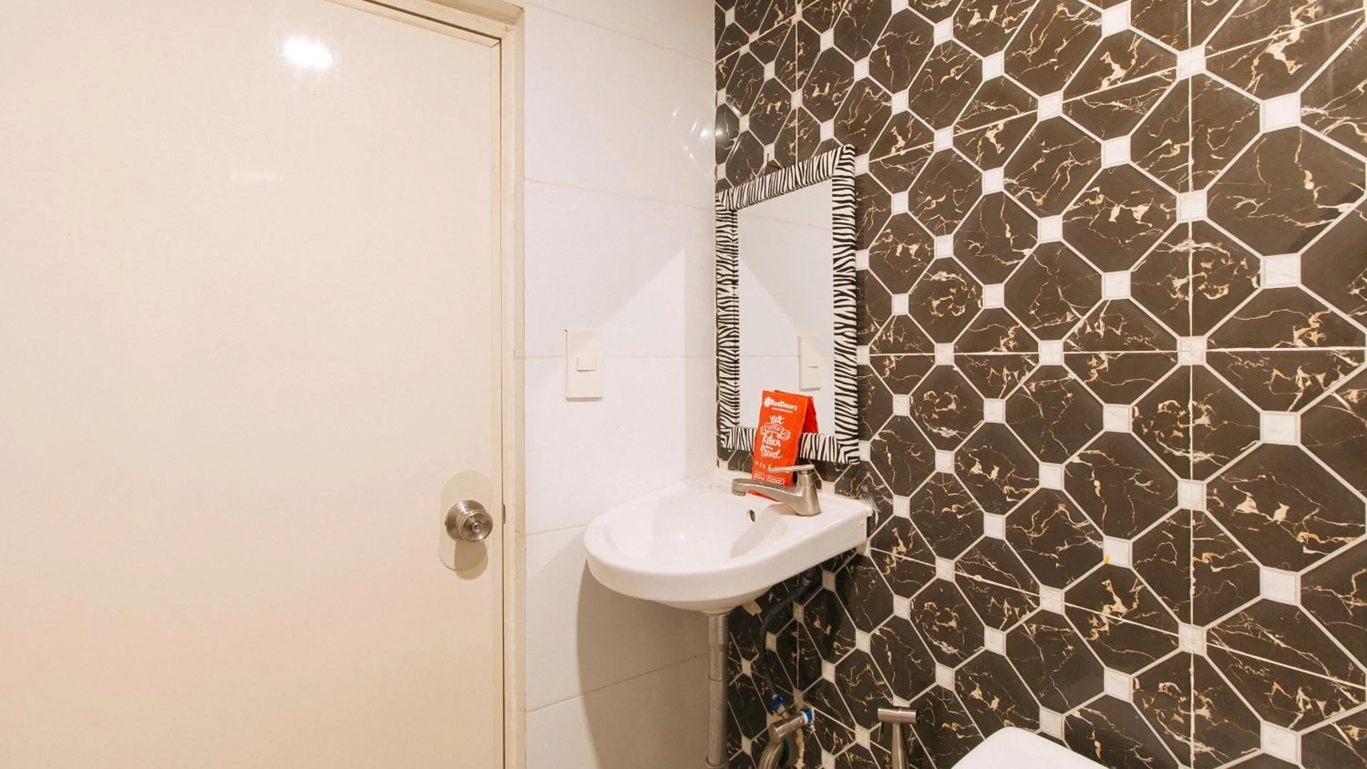 Bathroom in RedDoorz @ PIY Margal Sampaloc Manila