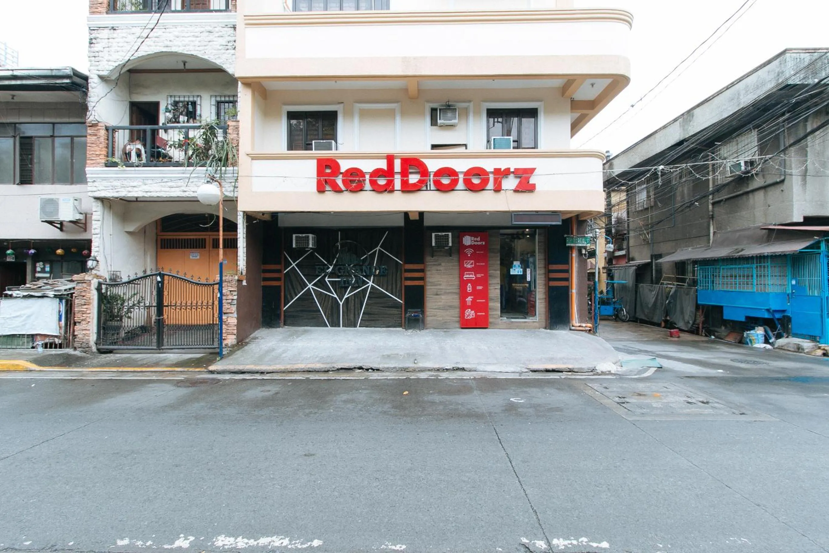 Property building in RedDoorz @ PIY Margal Sampaloc Manila