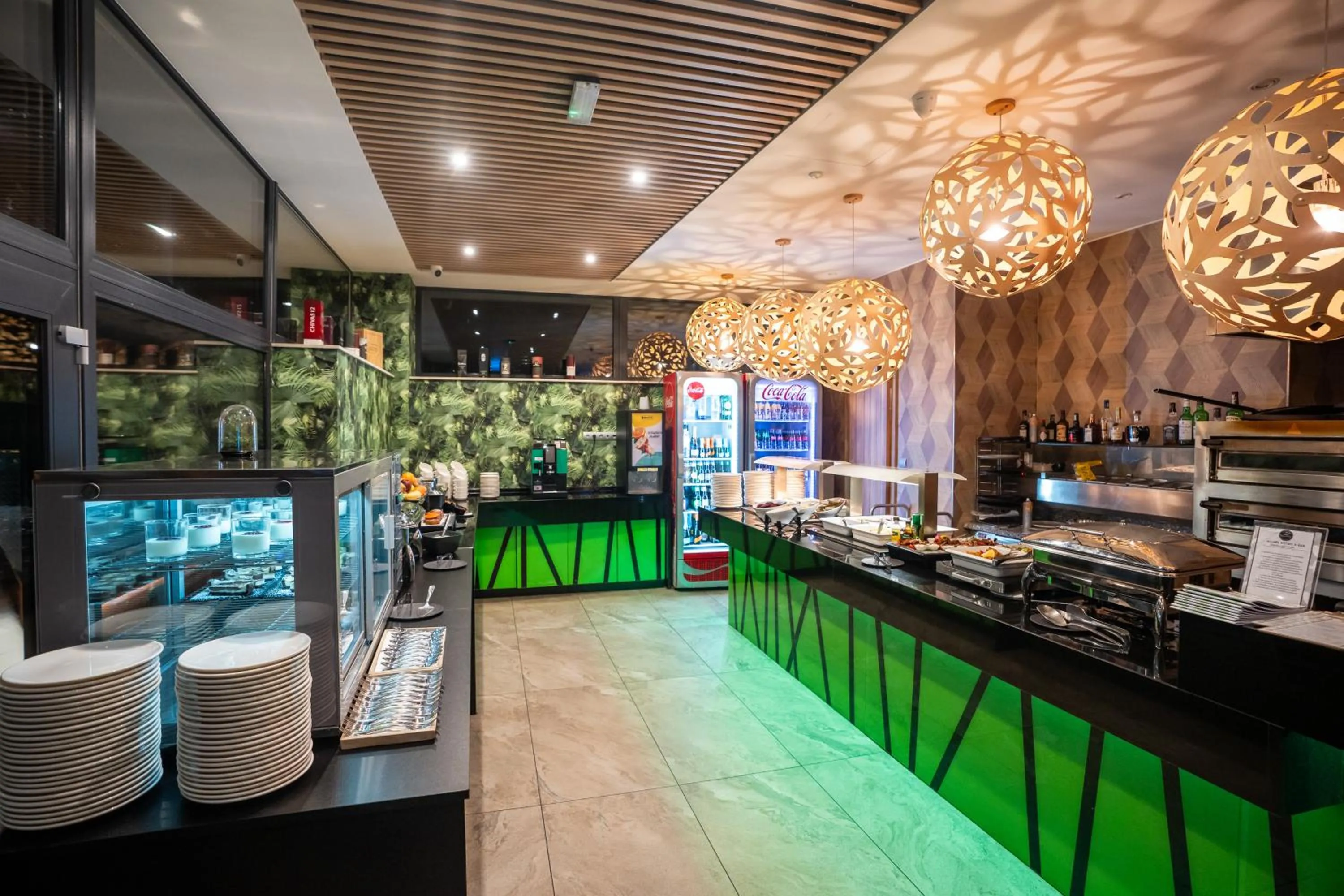 Restaurant/places to eat in Allure Hotel & Spa