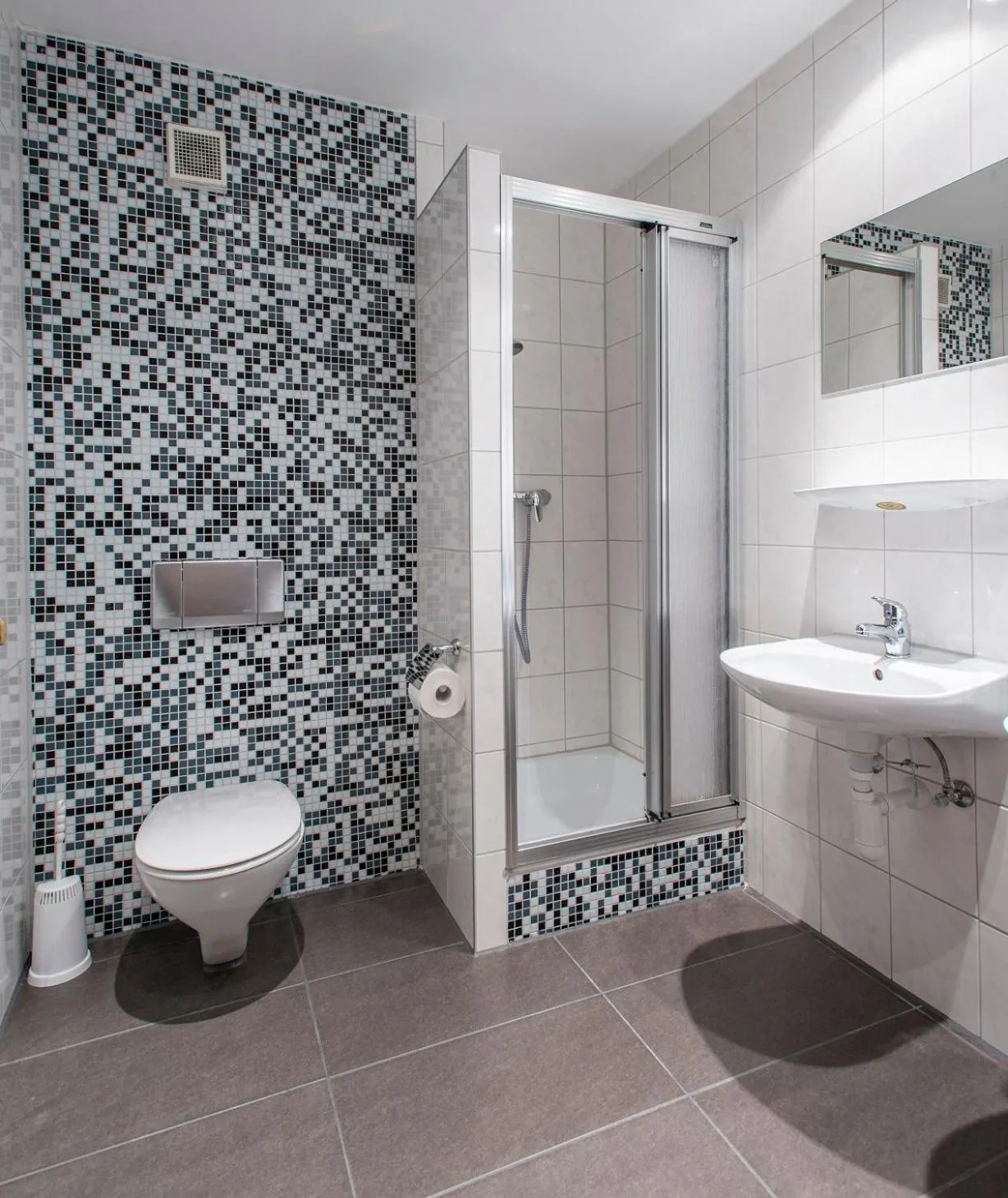 Bathroom in Landhotel Röfleuten