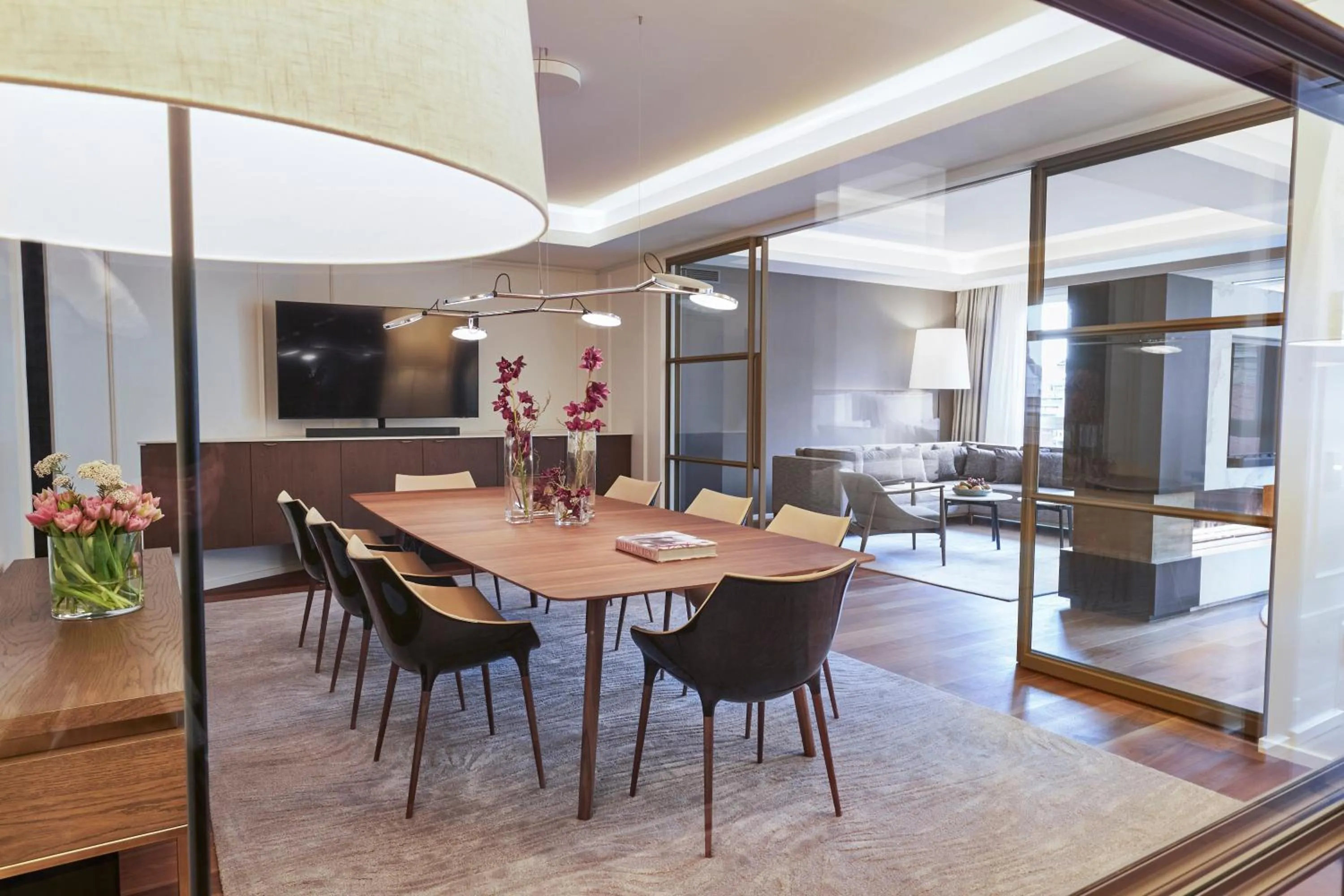 Living room in Steigenberger Hotel Hamburg