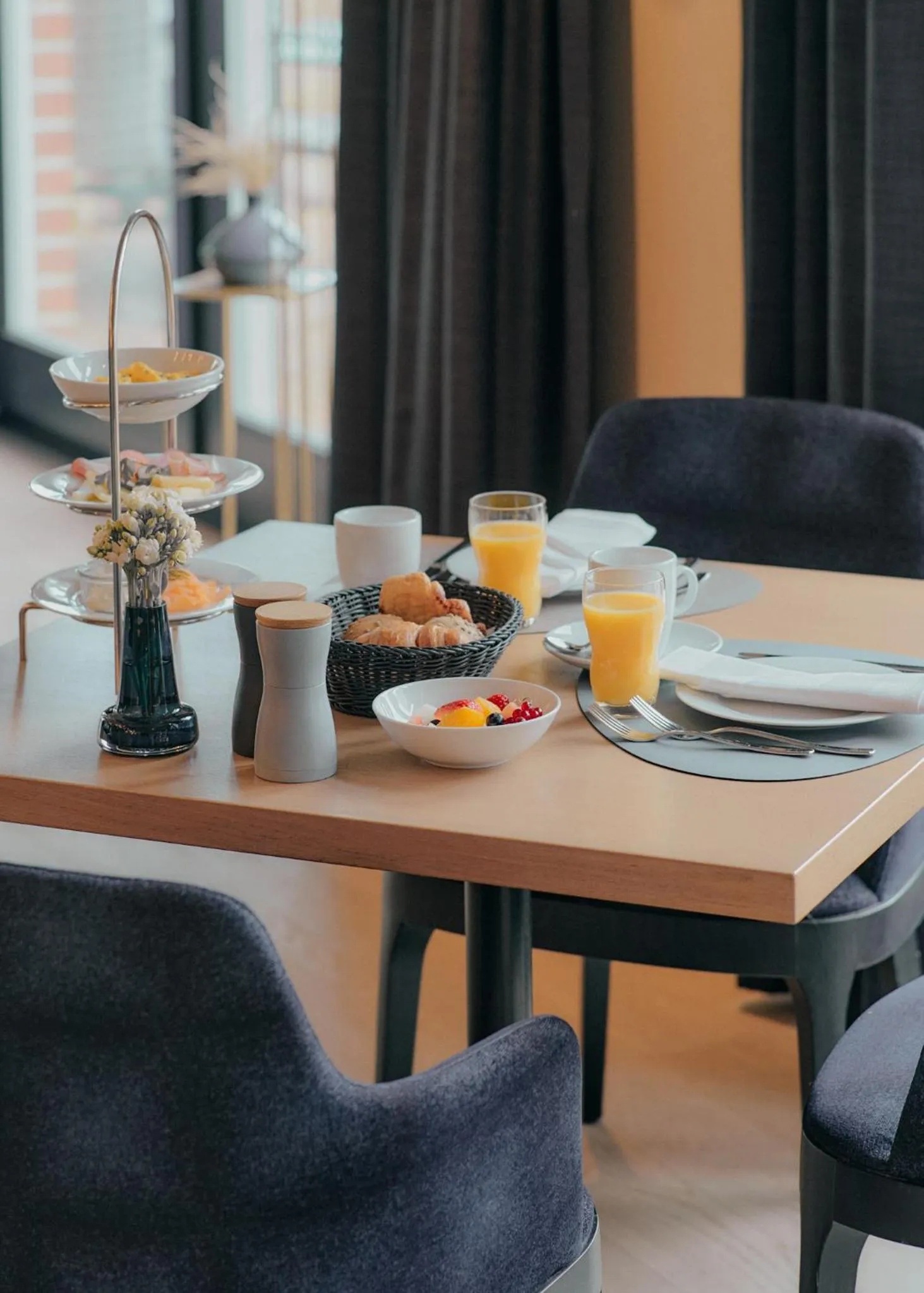 Breakfast in Steigenberger Hotel Treudelberg Hamburg