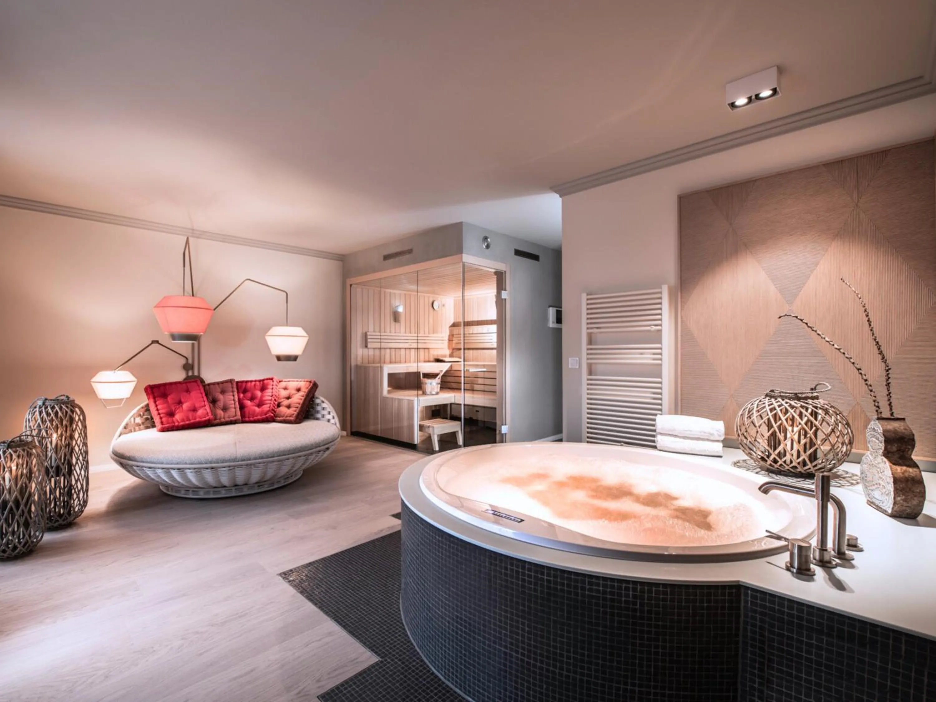 Sauna, Bed in Steigenberger Hotel Treudelberg Hamburg