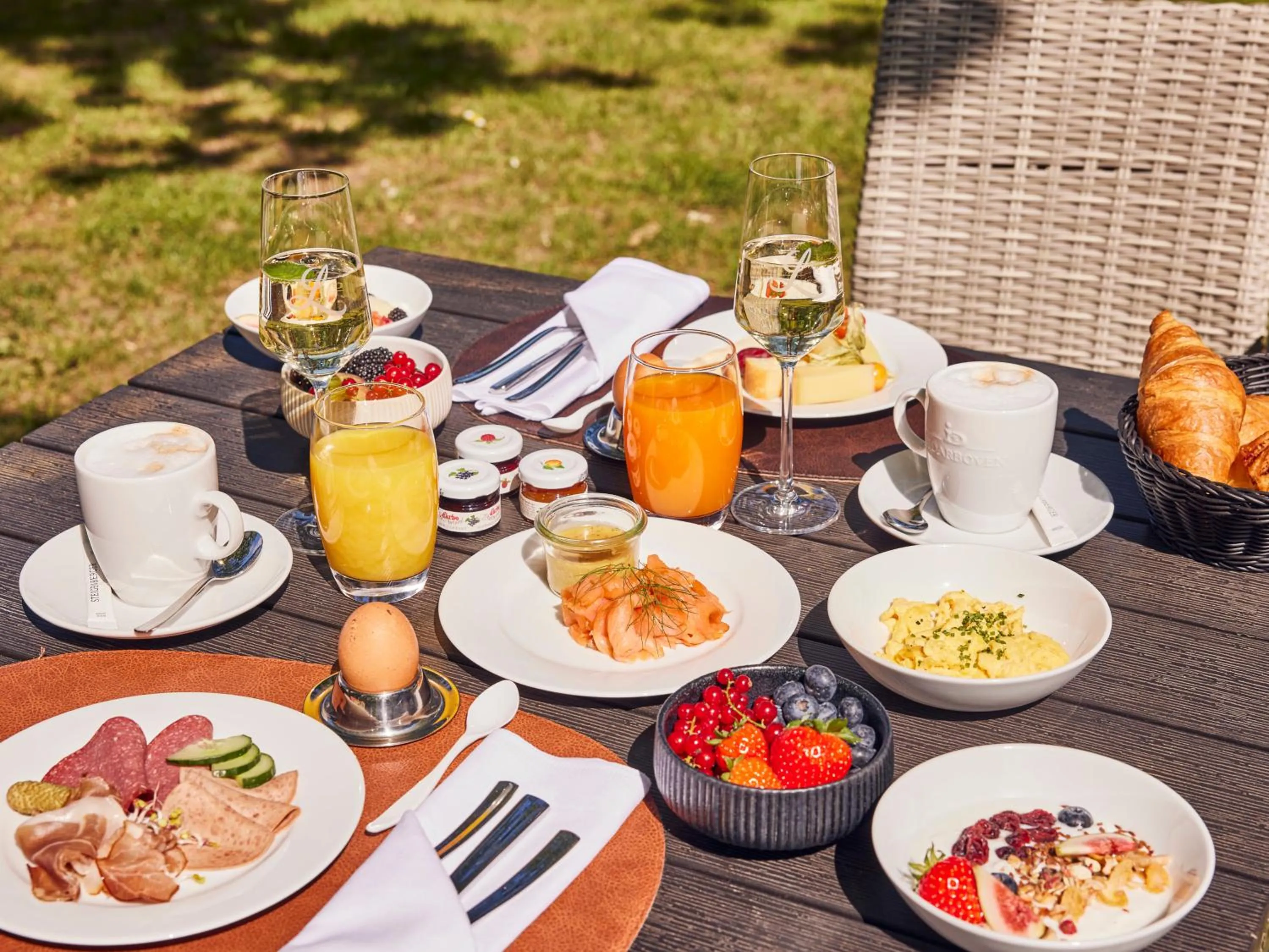 Breakfast in Steigenberger Hotel Treudelberg Hamburg