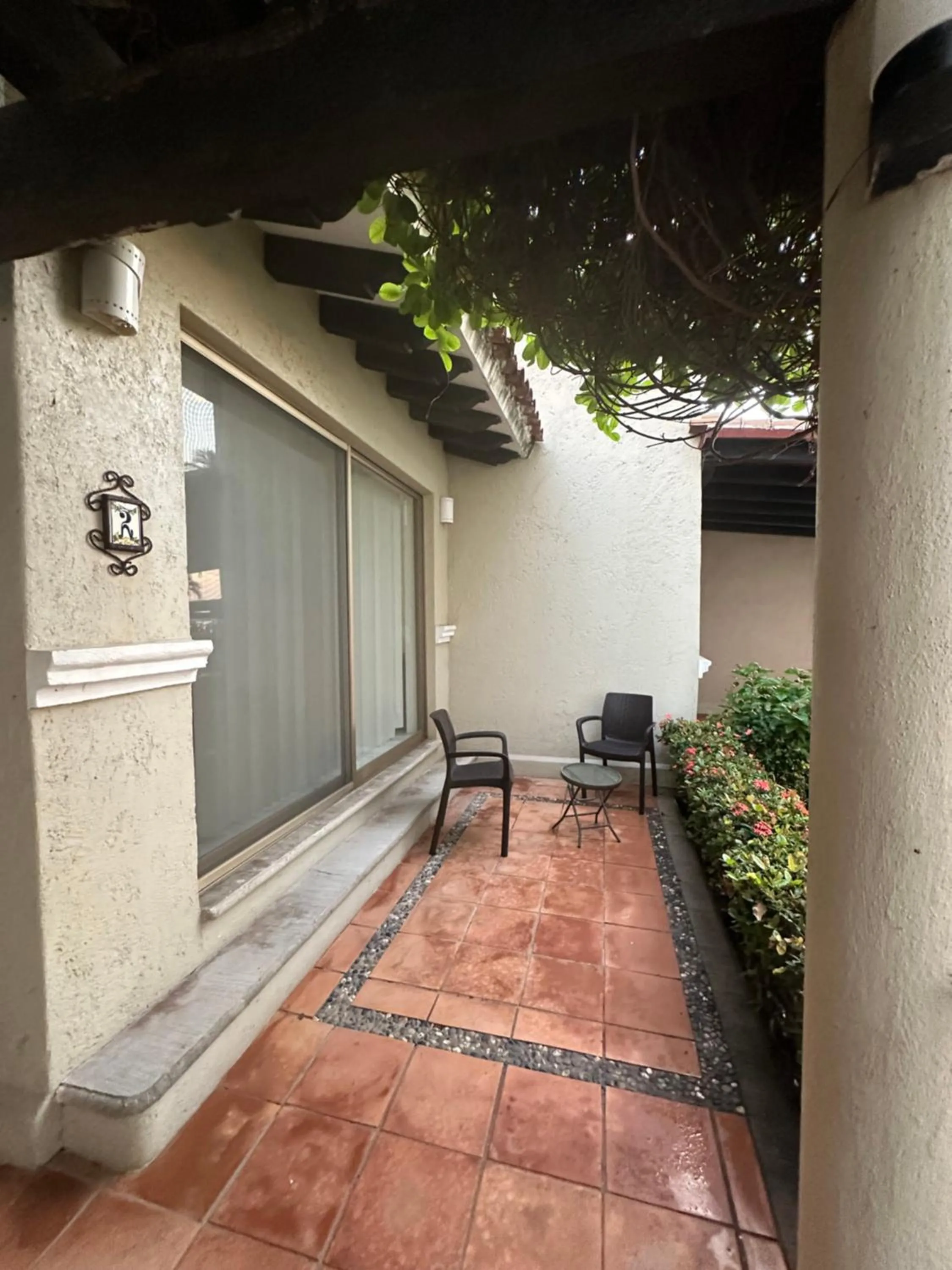 HAB PTa B ÁREA DE VILLAS DENTRO DEL HOTEL Junto al Krystal EN IXTAPA WIFI 2A 1M Con playa