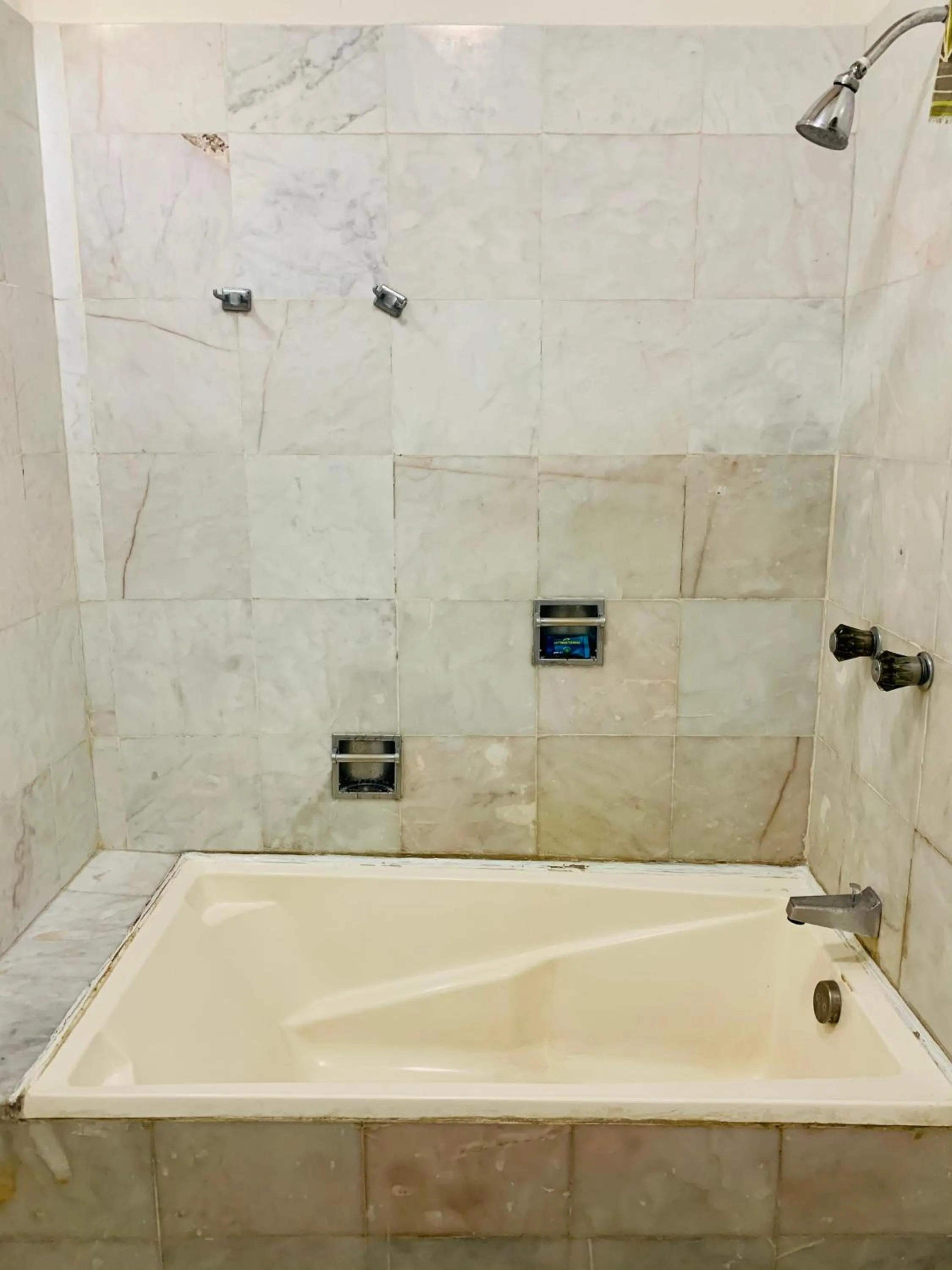 HAB PTa B ÁREA DE VILLAS DENTRO DEL HOTEL Junto al Krystal EN IXTAPA WIFI 2A 1M Con playa