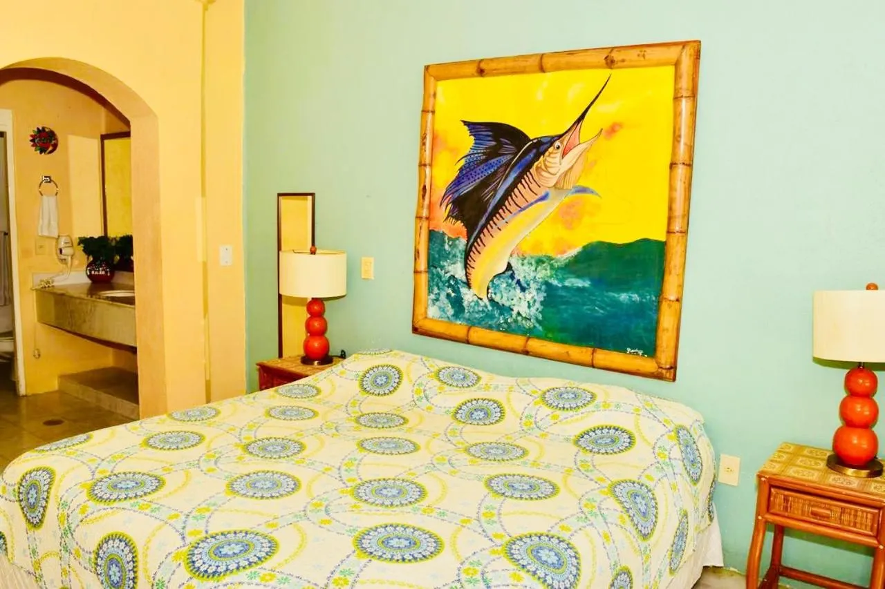 Bedroom, Bed in HAB PTa B ÁREA DE VILLAS DENTRO DEL HOTEL Junto al Krystal EN IXTAPA WIFI 2A 1M Con playa