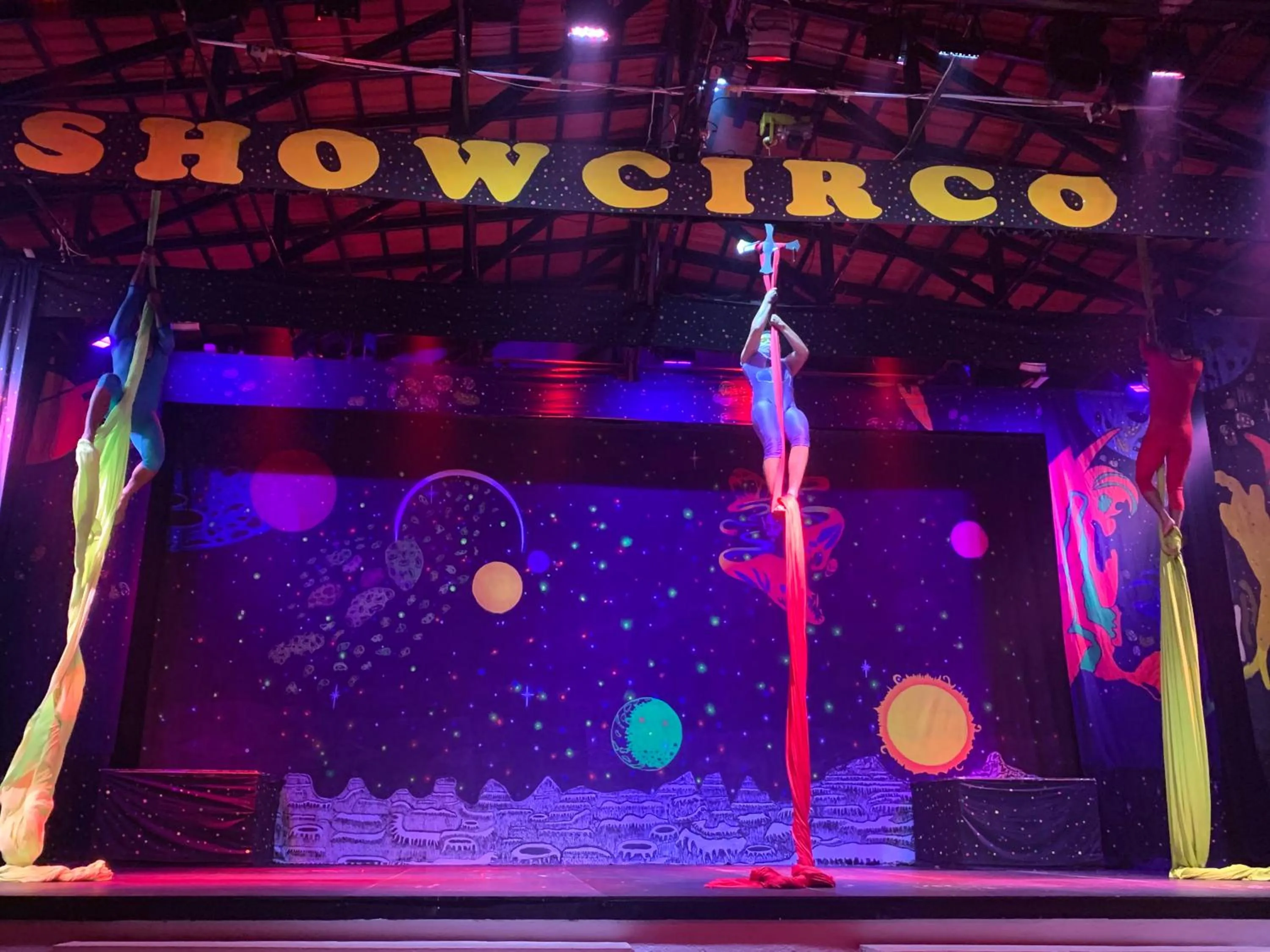 HAB PTa B ÁREA DE VILLAS DENTRO DEL HOTEL Junto al Krystal EN IXTAPA WIFI 2A 1M Con playa