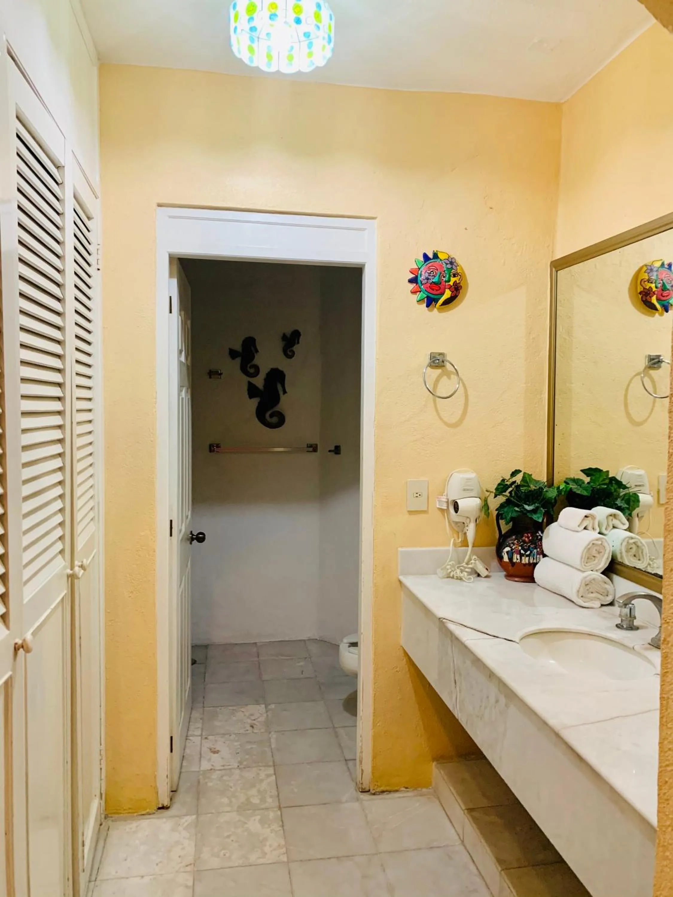 HAB PTa B ÁREA DE VILLAS DENTRO DEL HOTEL Junto al Krystal EN IXTAPA WIFI 2A 1M Con playa