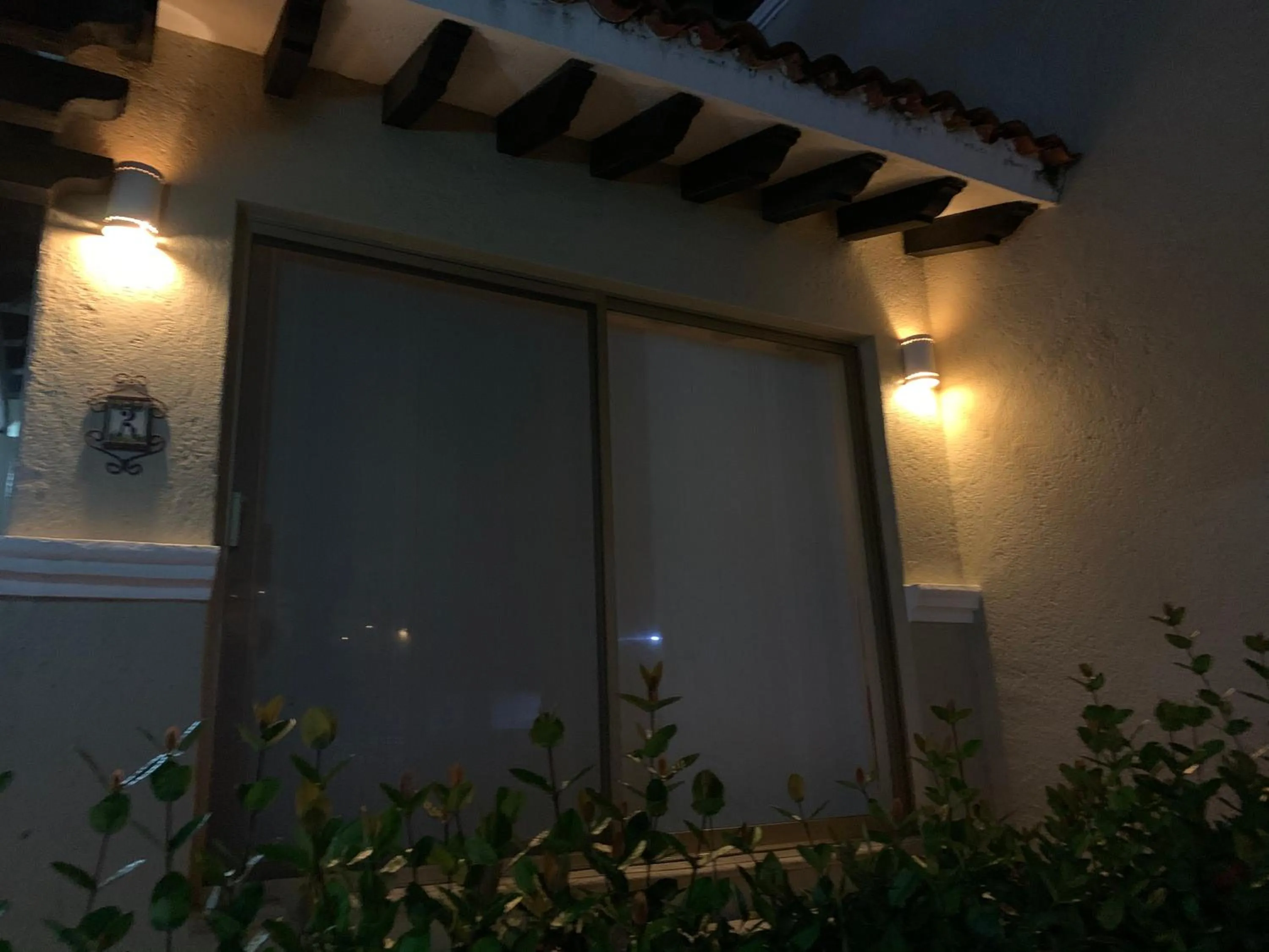 HAB PTa B ÁREA DE VILLAS DENTRO DEL HOTEL Junto al Krystal EN IXTAPA WIFI 2A 1M Con playa