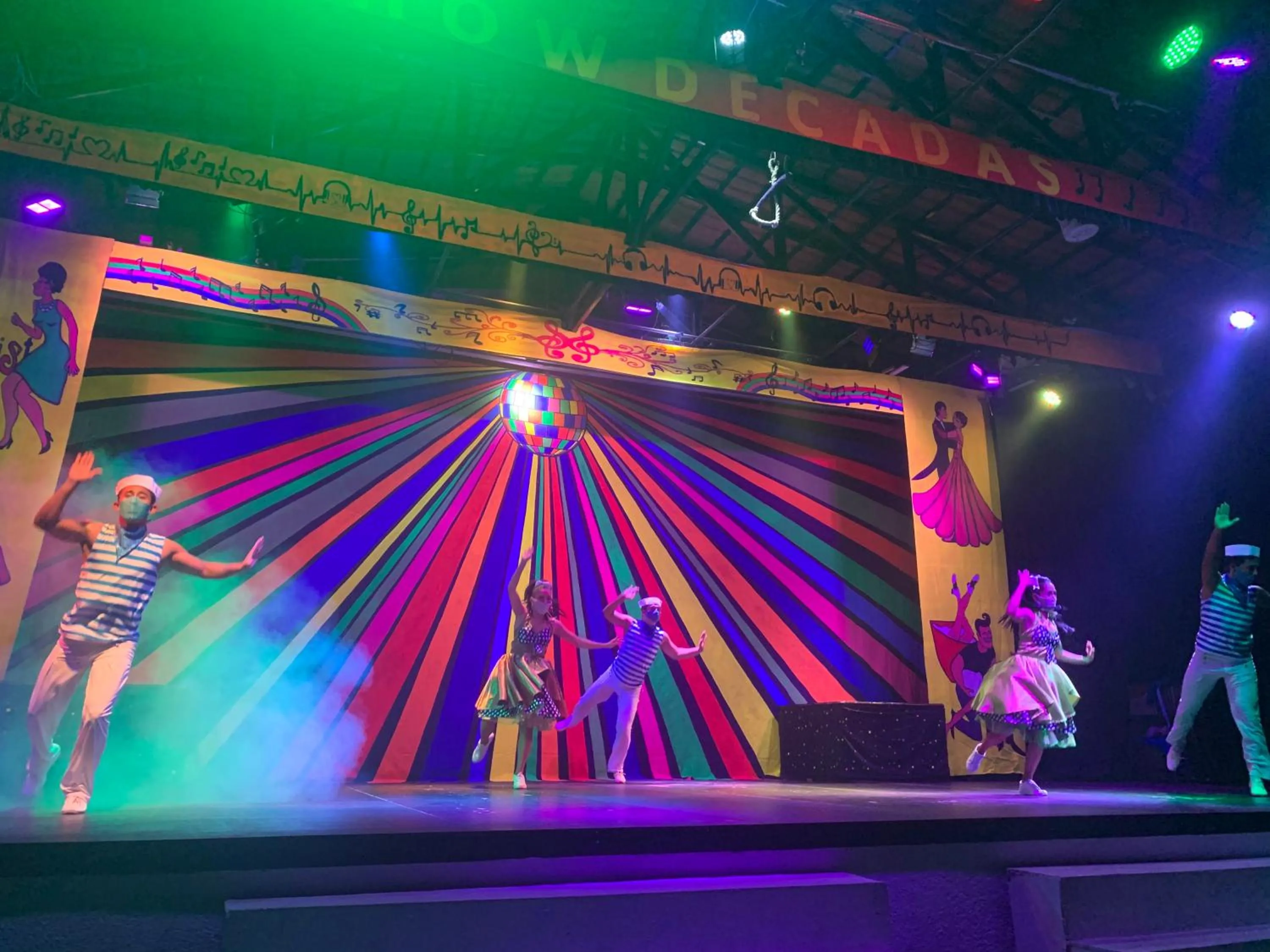 HAB PTa B ÁREA DE VILLAS DENTRO DEL HOTEL Junto al Krystal EN IXTAPA WIFI 2A 1M Con playa