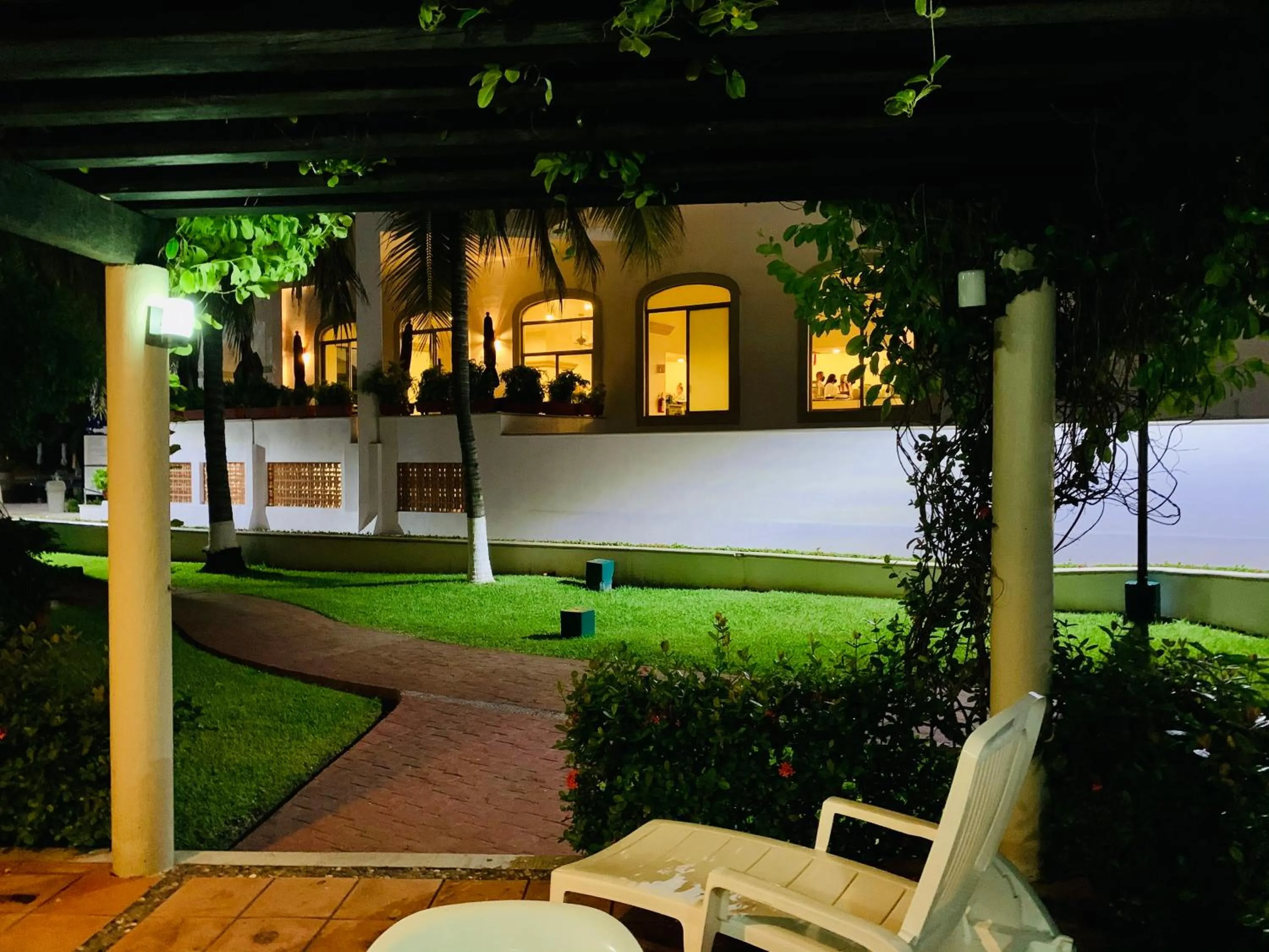 VILLA PARA 5P 4A 1M dentro del Hotel a un lado del Krystal IXTAPA Con Playa WiFi