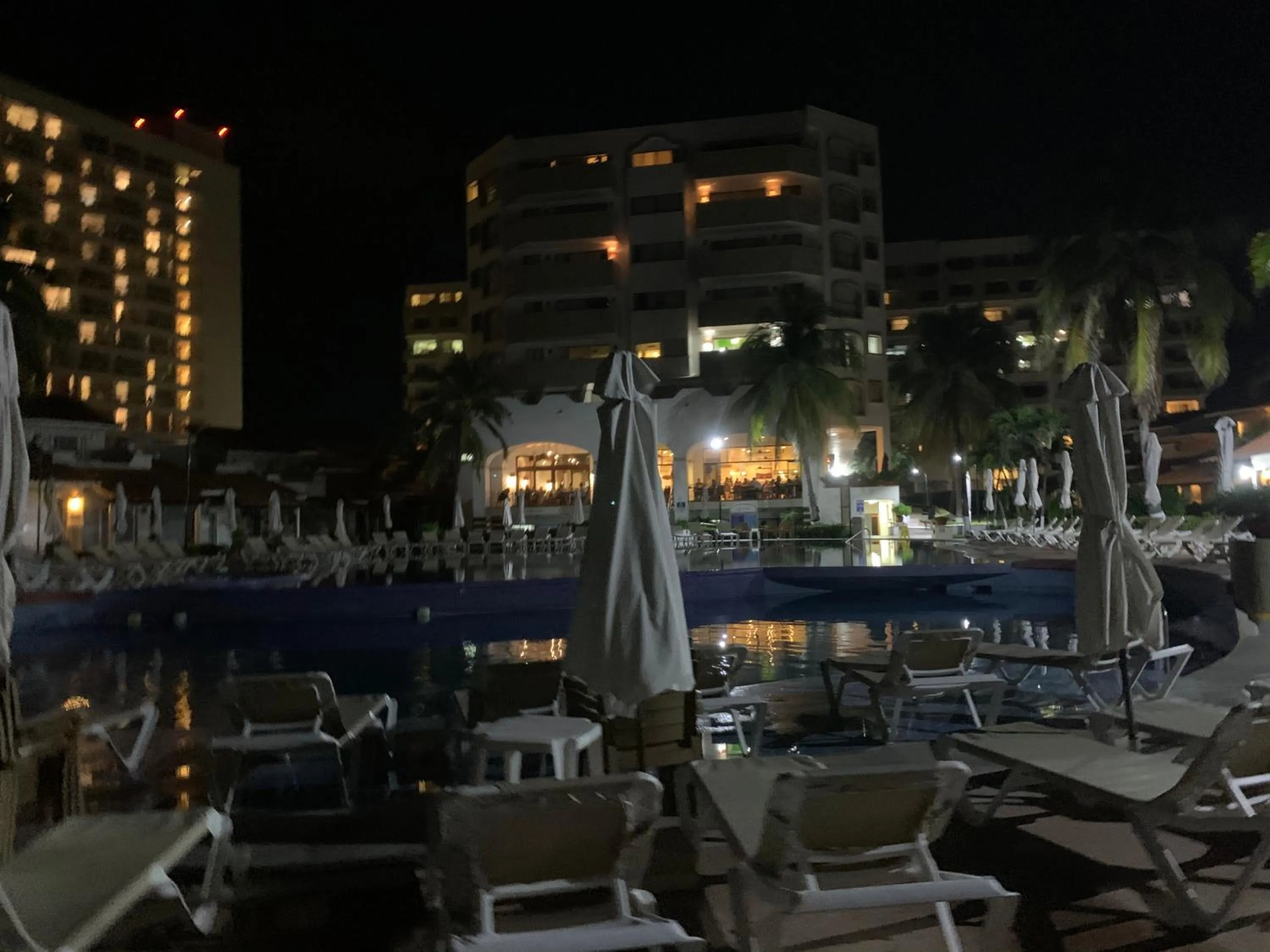 VILLA PARA 5P 4A 1M dentro del Hotel a un lado del Krystal IXTAPA Con Playa WiFi